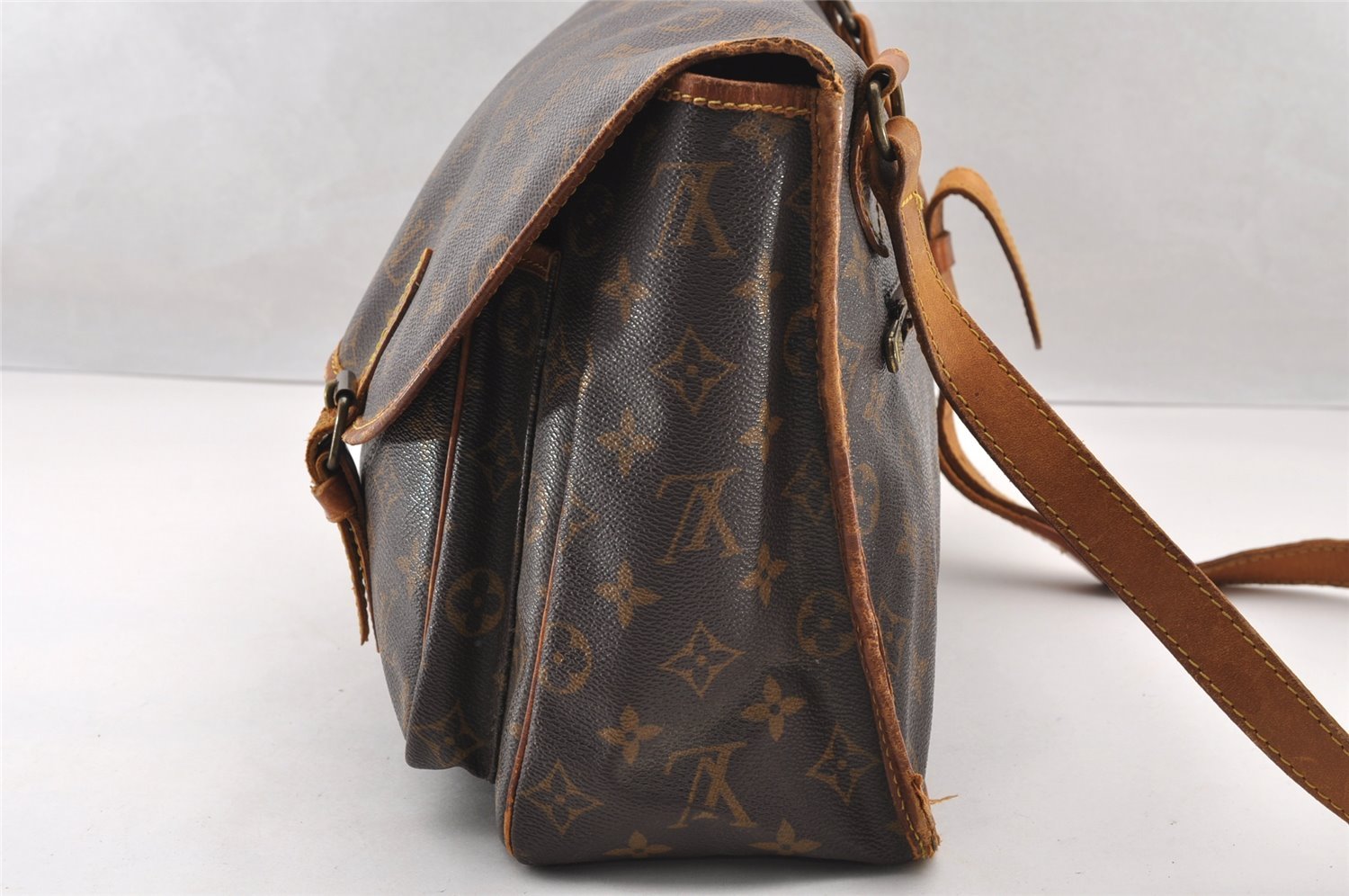 Authentic Louis Vuitton Monogram Sac Bazas Shoulder Cross Bag M99013 LV 4236I