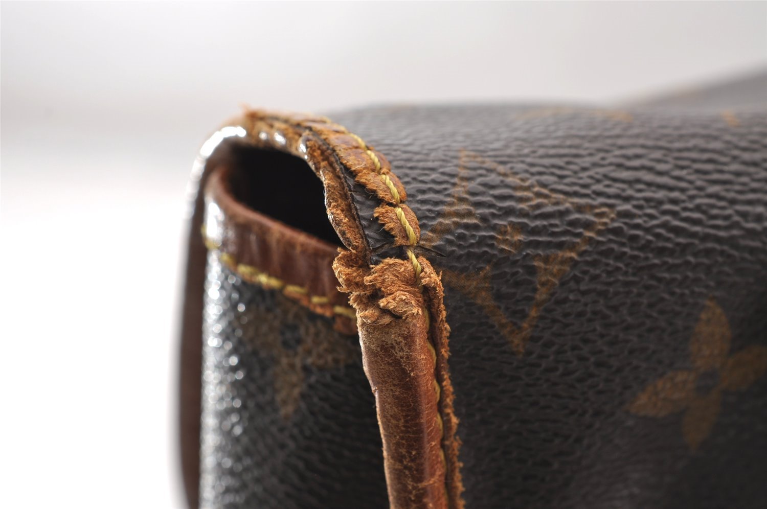 Authentic Louis Vuitton Monogram Sac Bazas Shoulder Cross Bag M99013 LV 4236I