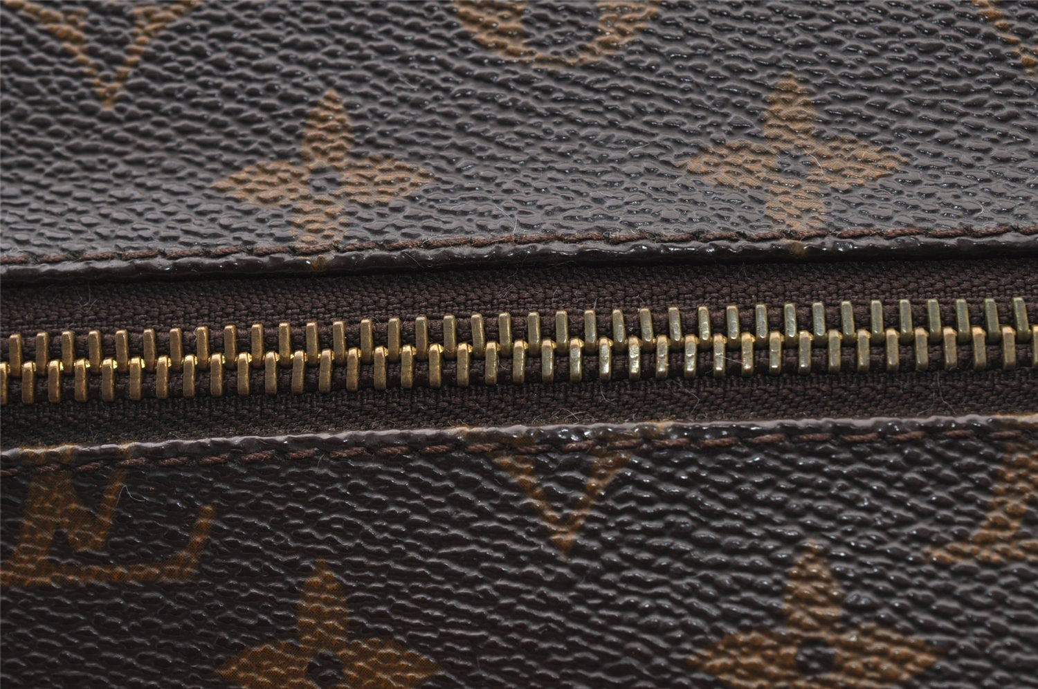 Authentic Louis Vuitton Monogram Sac Bazas Shoulder Cross Bag M99013 LV 4236I