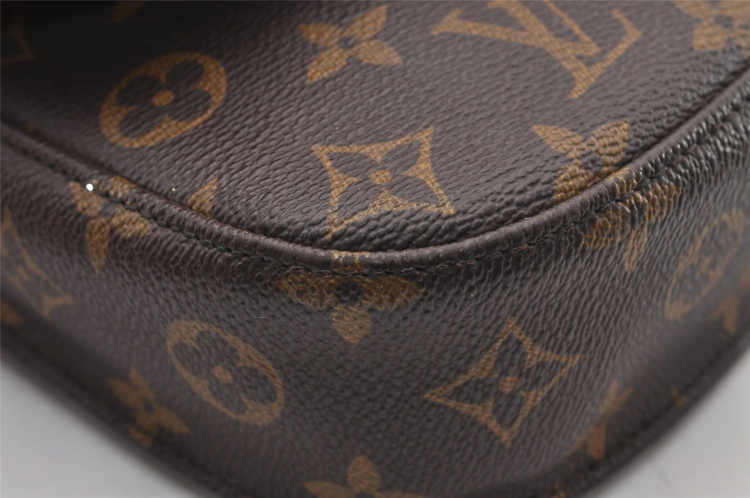 Authentic Louis Vuitton Monogram Saint Cloud MM M51243 Shoulder Cross Bag 4241I