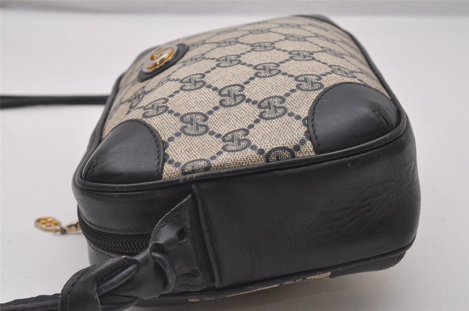 Authentic GUCCI Shoulder Cross Body Bag Purse GG PVC Leather Navy Blue 4255I