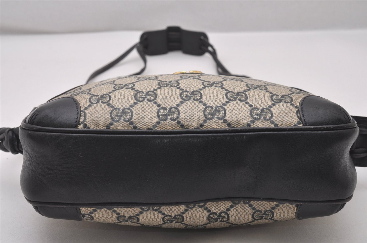 Authentic GUCCI Shoulder Cross Body Bag Purse GG PVC Leather Navy Blue 4255I