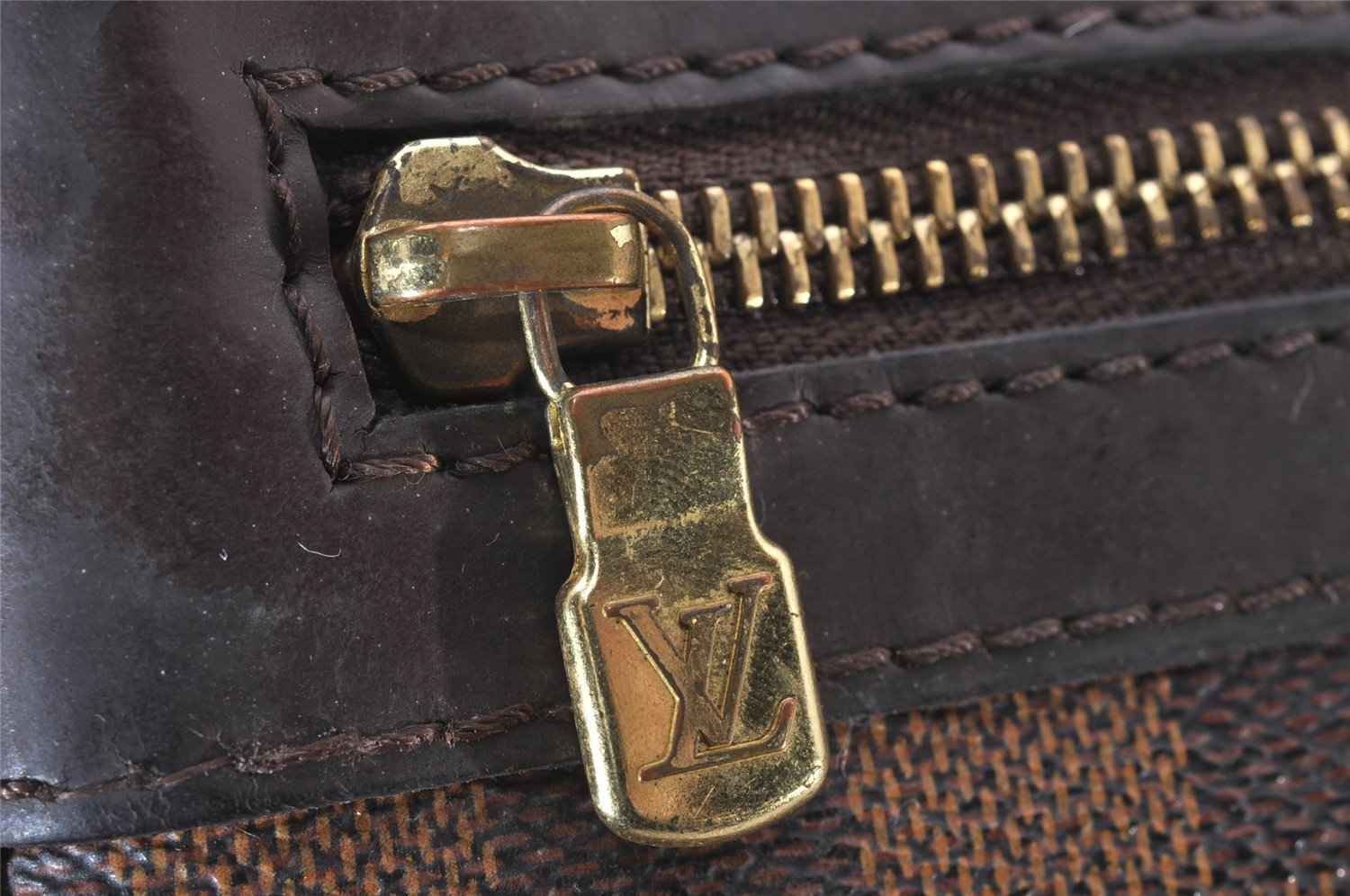 Authentic Louis Vuitton Damier Bastille Shoulder Cross Body Bag N45258 LV 4280I