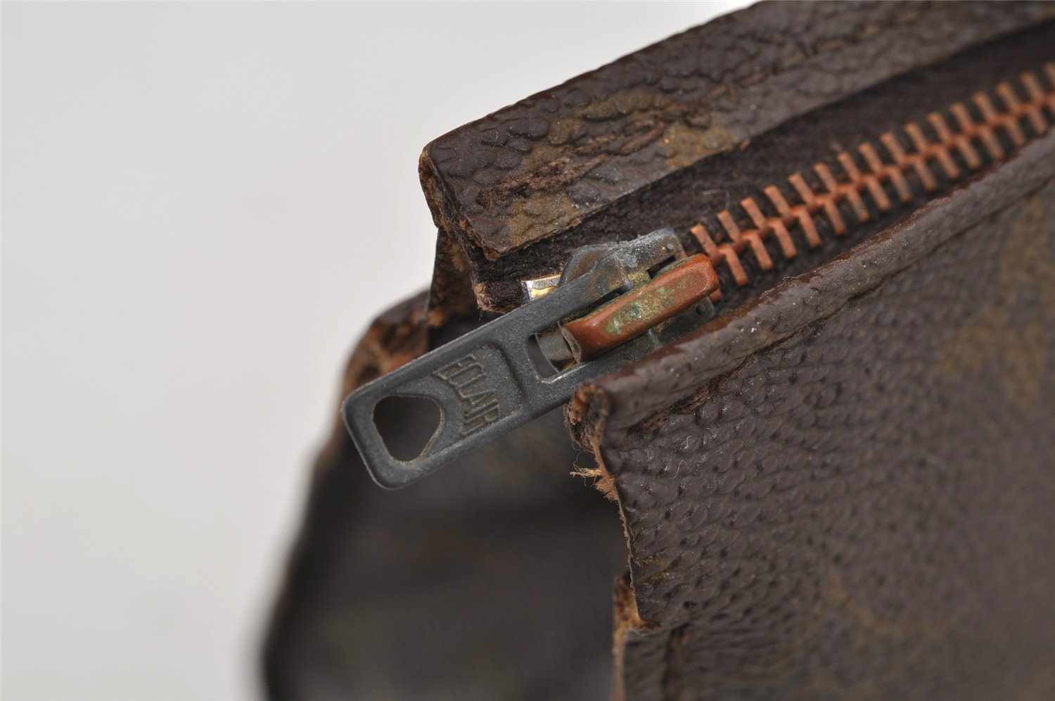 Auth Louis Vuitton Monogram Poche Toilette 26 Cosmetics Pouch Old Model LV 4289I