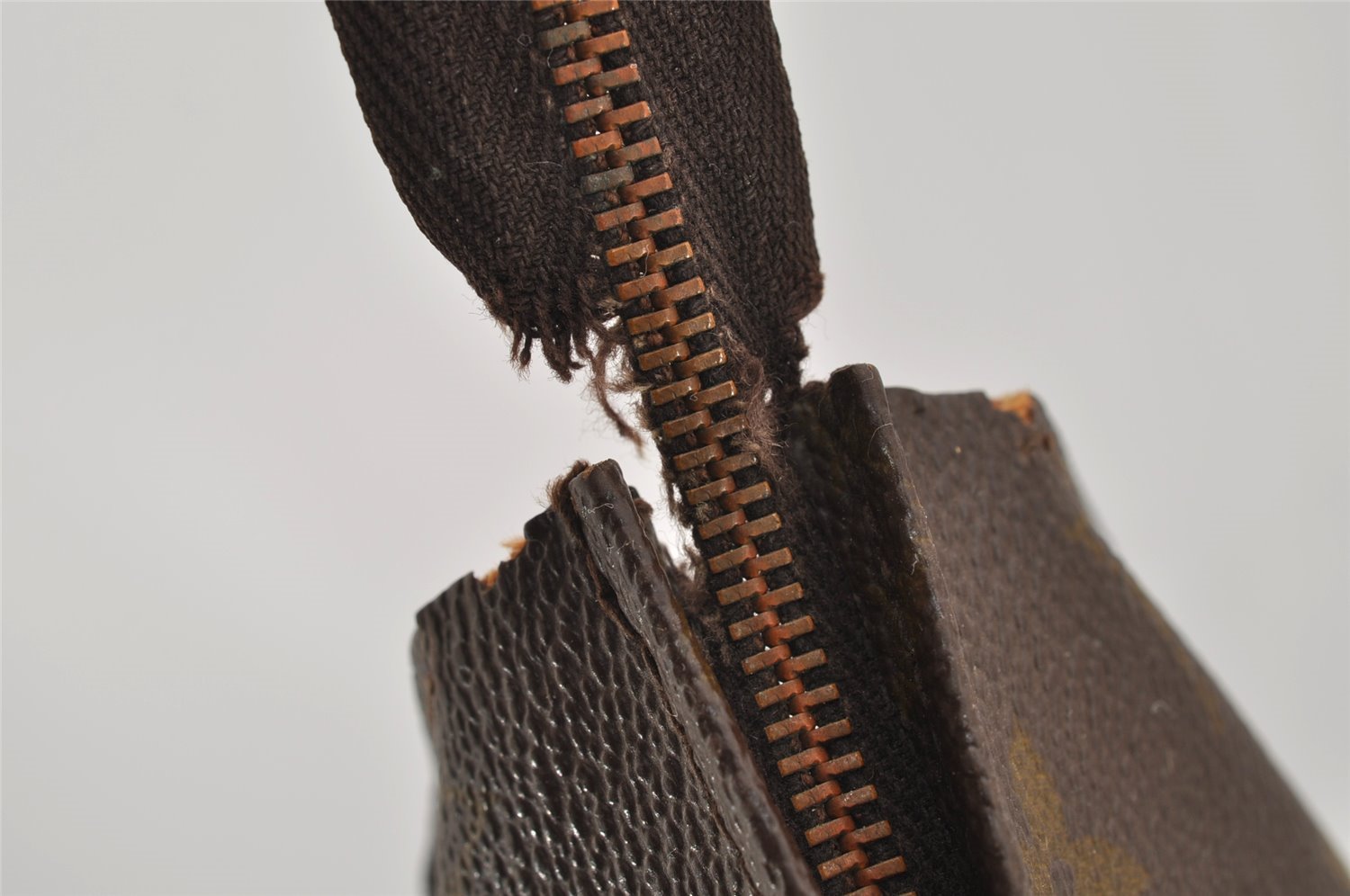 Auth Louis Vuitton Monogram Poche Toilette 26 Cosmetics Pouch Old Model LV 4289I