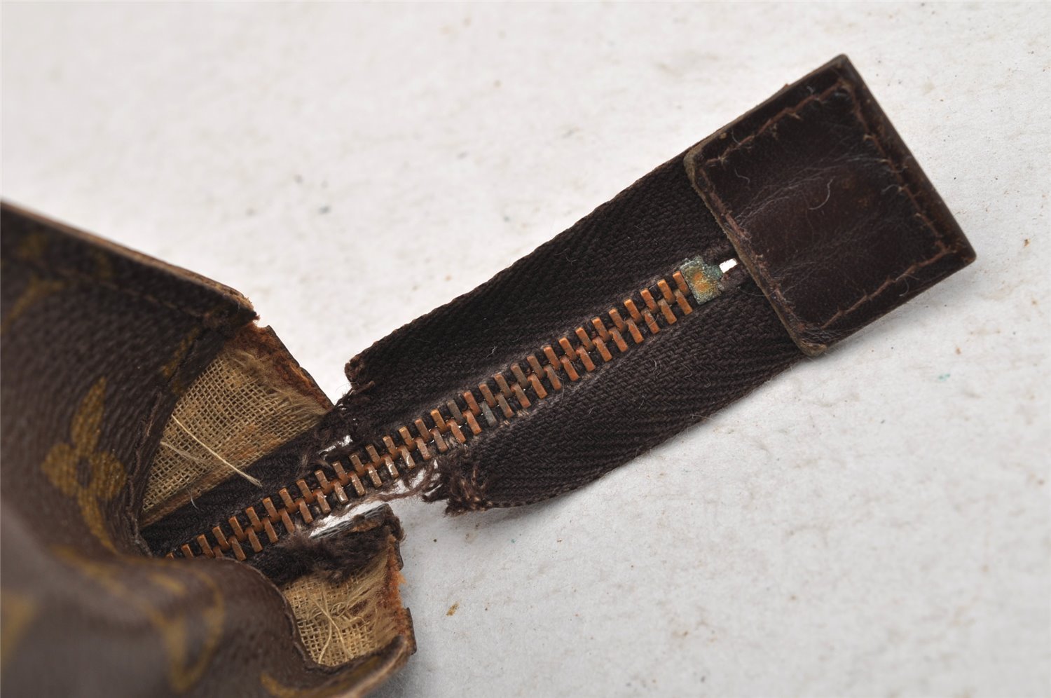 Auth Louis Vuitton Monogram Poche Toilette 26 Cosmetics Pouch Old Model LV 4289I