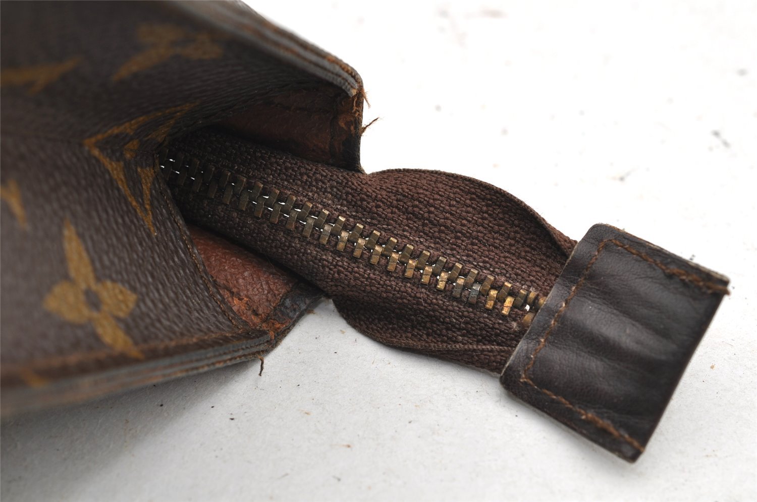 Auth Louis Vuitton Monogram Poche Toilette 26 Cosmetics Pouch Old Model LV 4314I