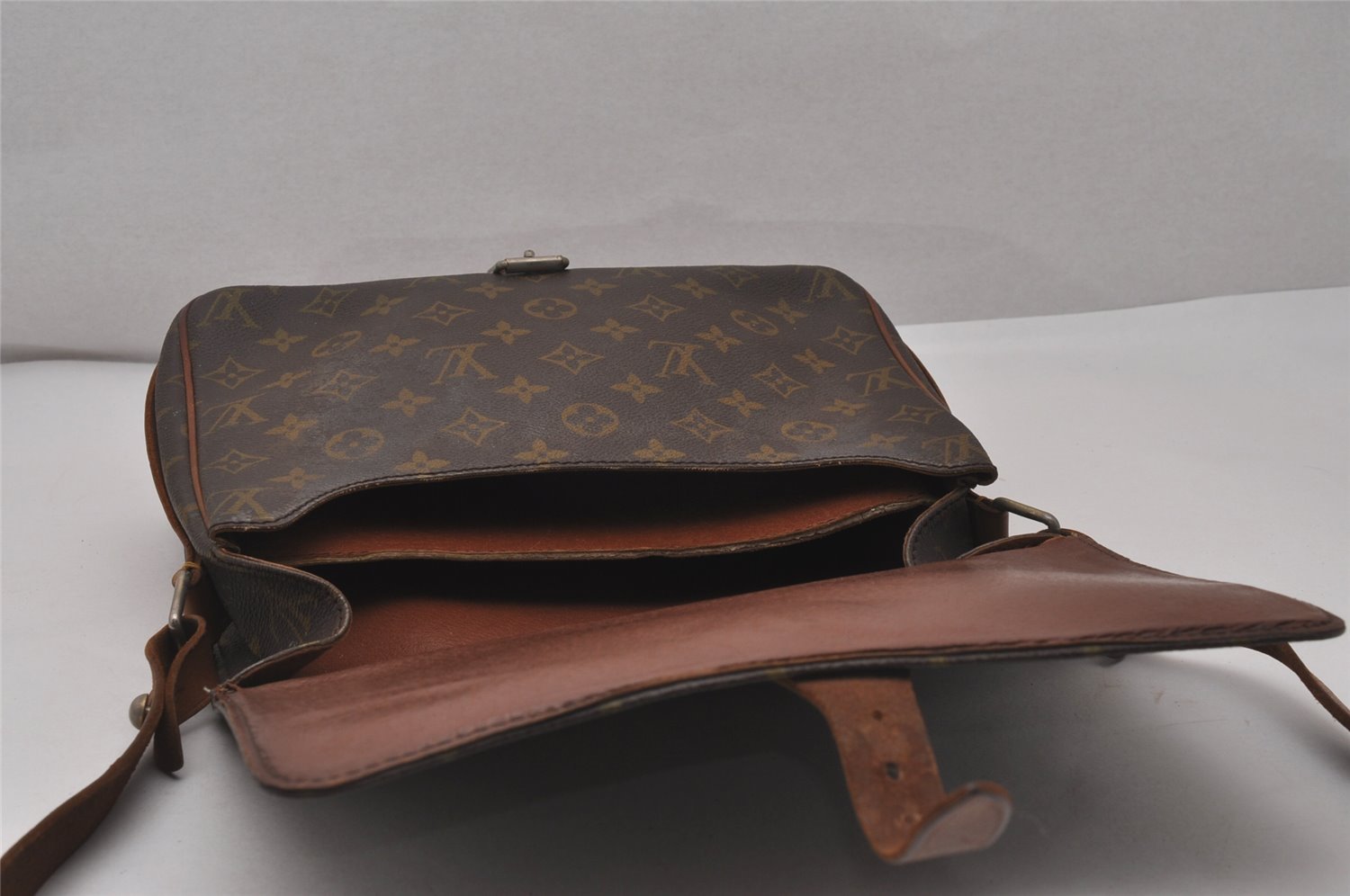 Authentic Louis Vuitton Monogram Cartouchiere GM Shoulder Bag Old Model 4318I