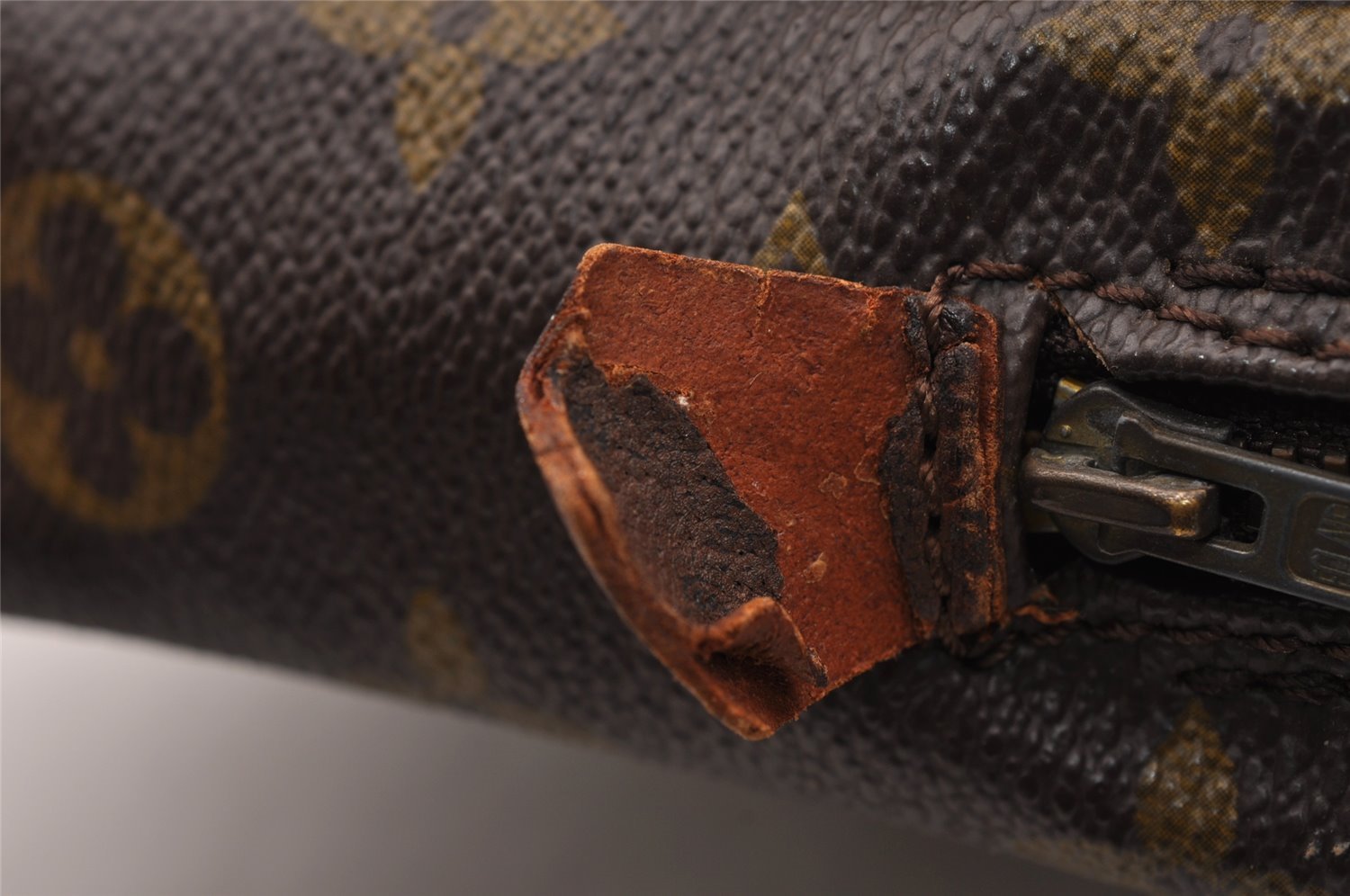 Authentic Louis Vuitton Monogram Danube Shoulder Cross Bag Old Model LV 4322I