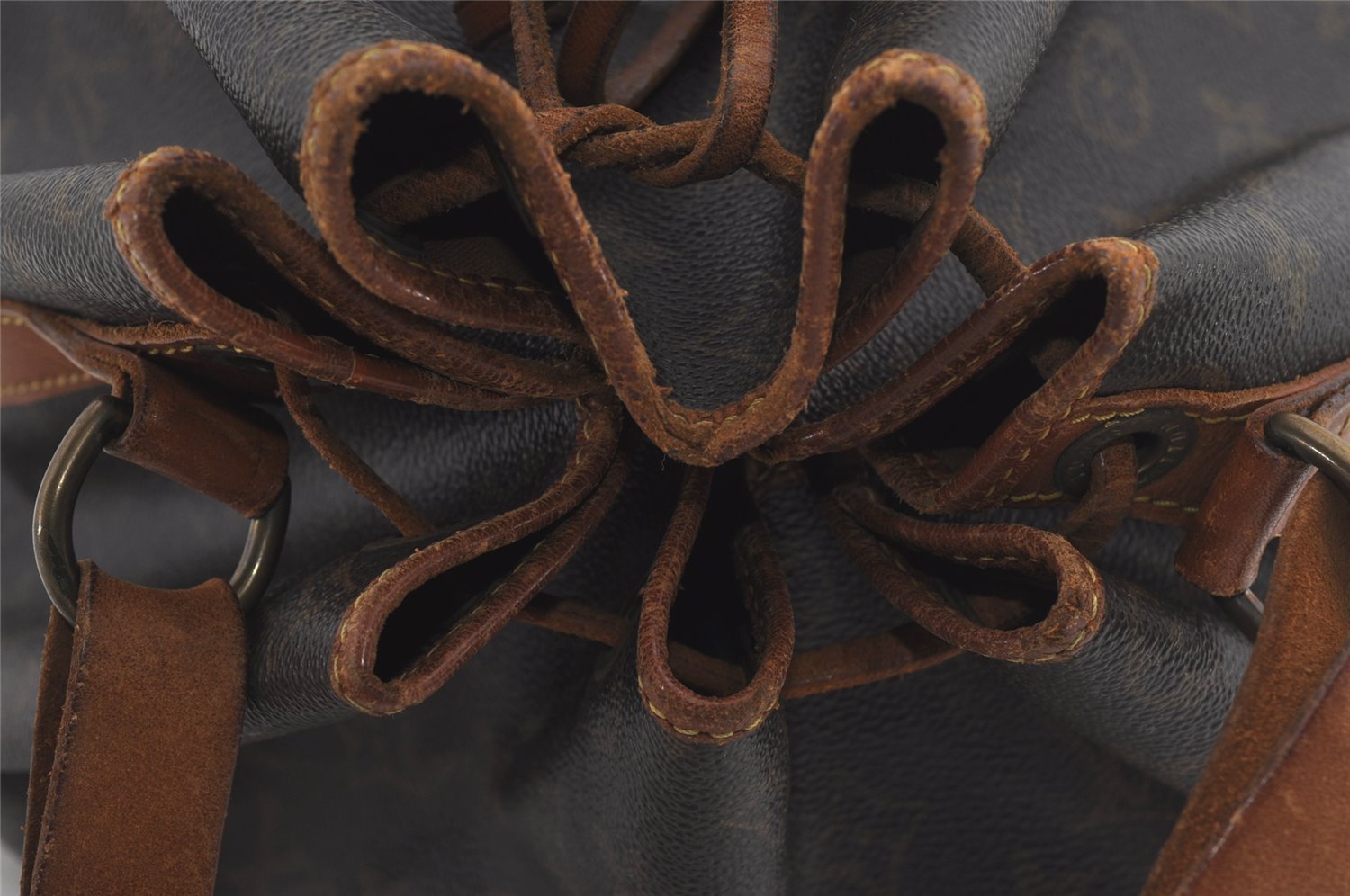 Authentic Louis Vuitton Monogram Noe Shoulder Drawstring Bag M42224 LV 4328I