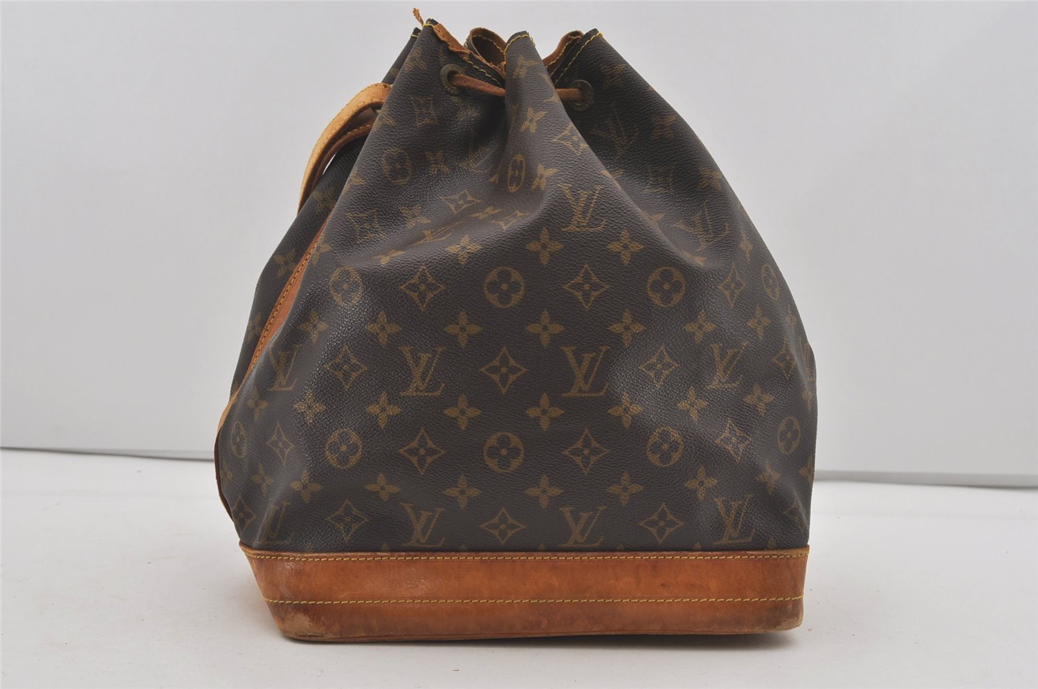 Authentic Louis Vuitton Monogram Noe Shoulder Drawstring Bag M42224 LV 4362I