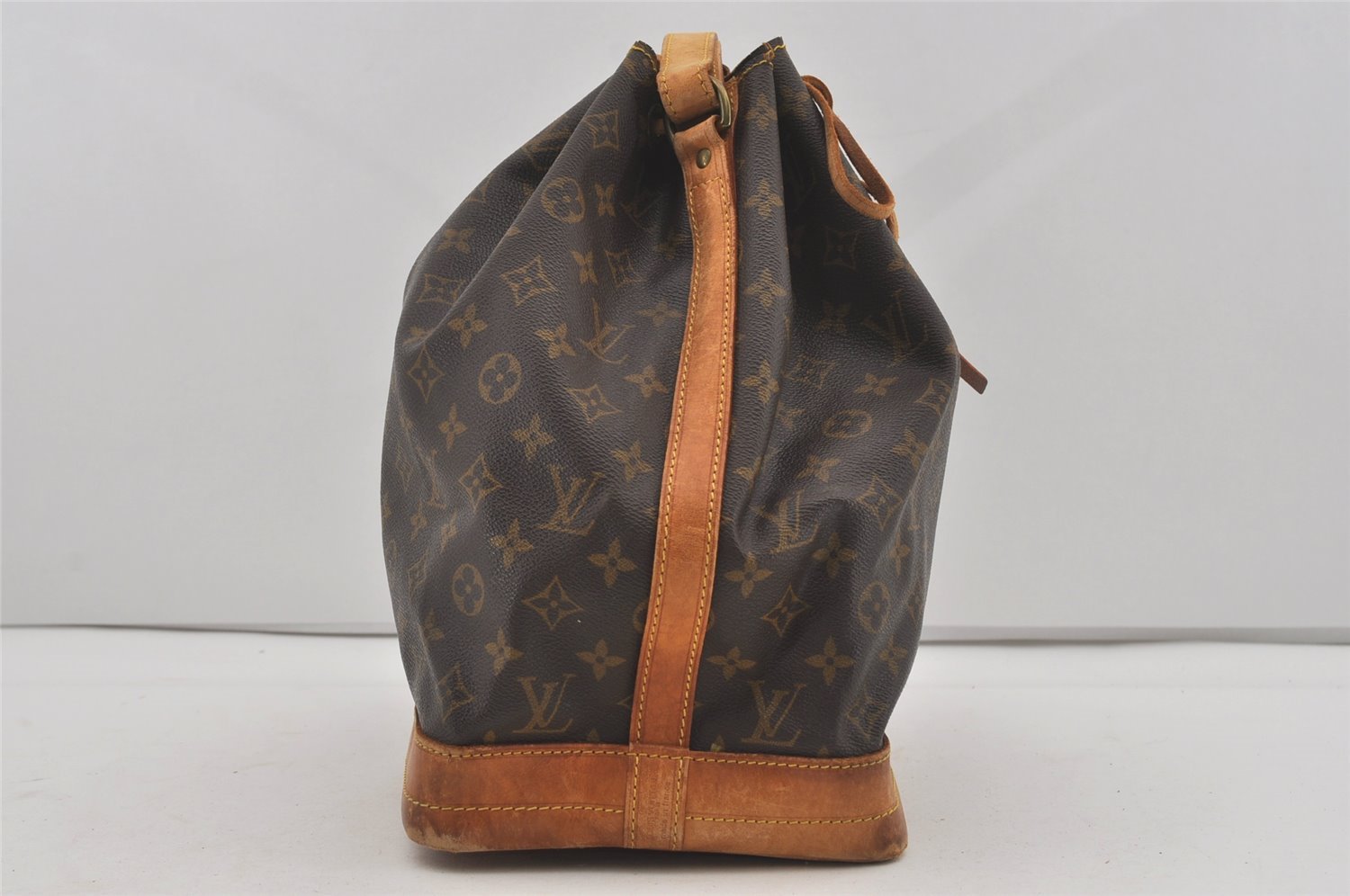 Authentic Louis Vuitton Monogram Noe Shoulder Drawstring Bag M42224 LV 4362I