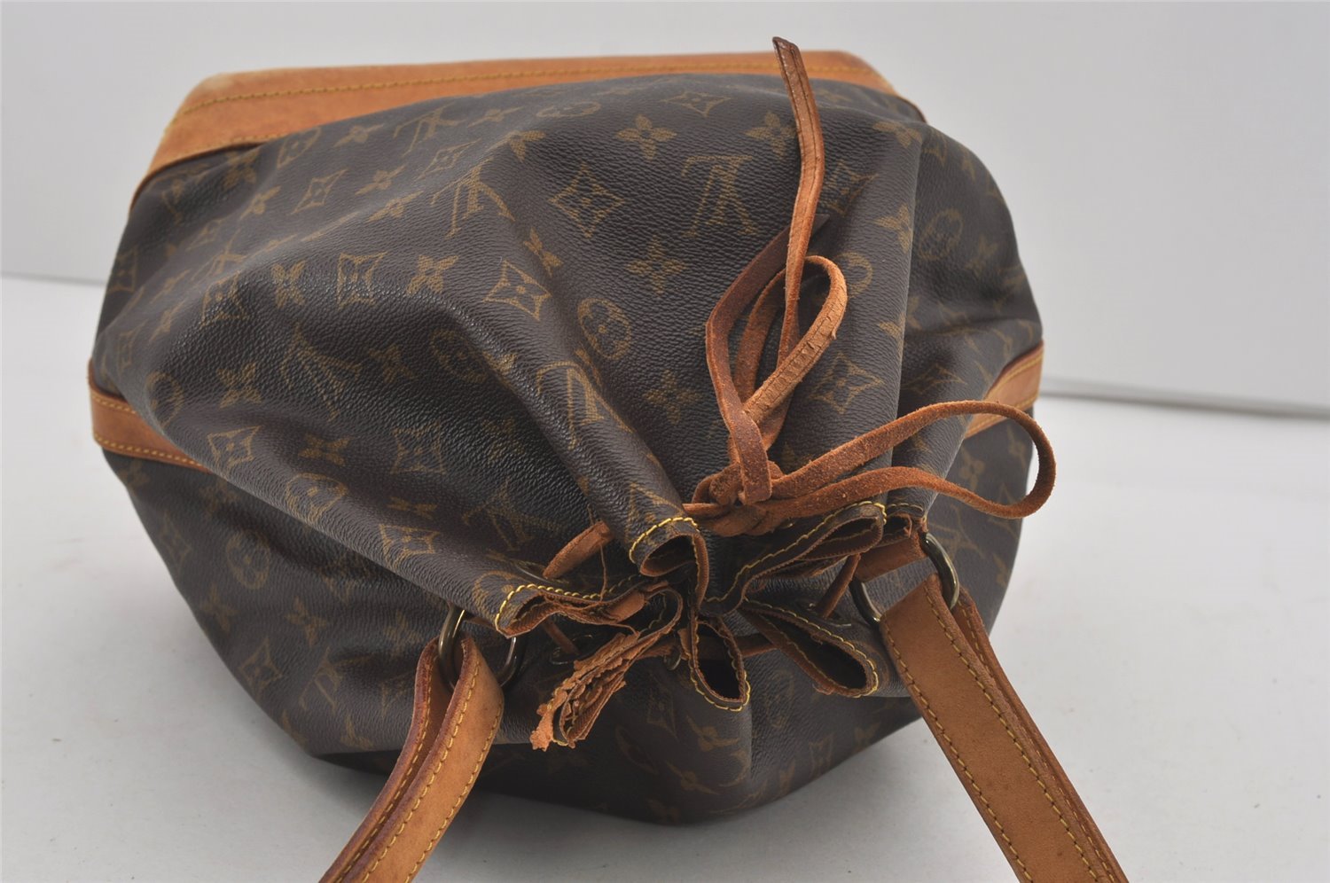 Authentic Louis Vuitton Monogram Noe Shoulder Drawstring Bag M42224 LV 4362I