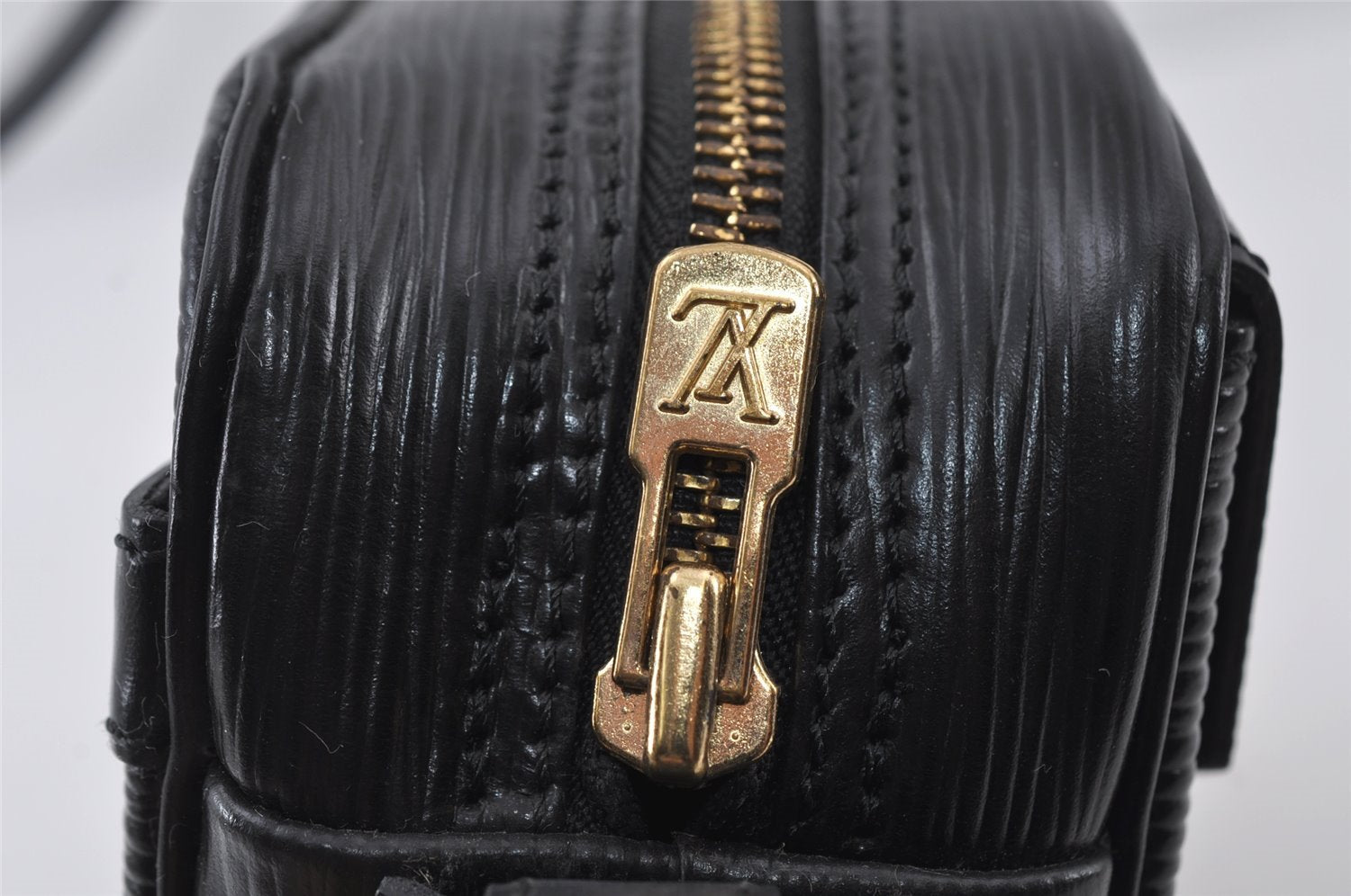 Authentic Louis Vuitton Epi Jeune Fille Shoulder Cross Bag Black M52152 LV 4368I