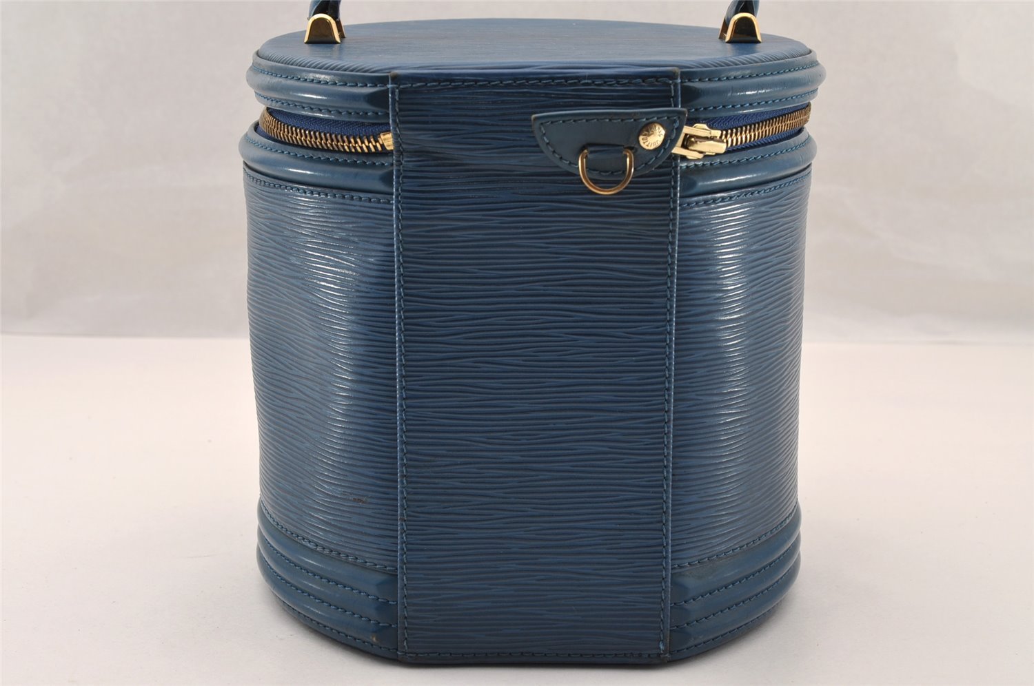 Authentic Louis Vuitton Epi Cannes Cosmetic Hand Bag Purse Blue M48035 LV 4380I