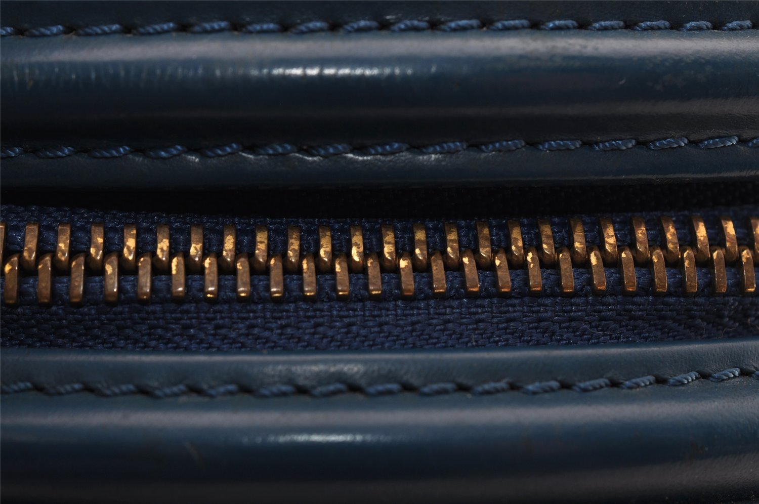 Authentic Louis Vuitton Epi Cannes Cosmetic Hand Bag Purse Blue M48035 LV 4380I