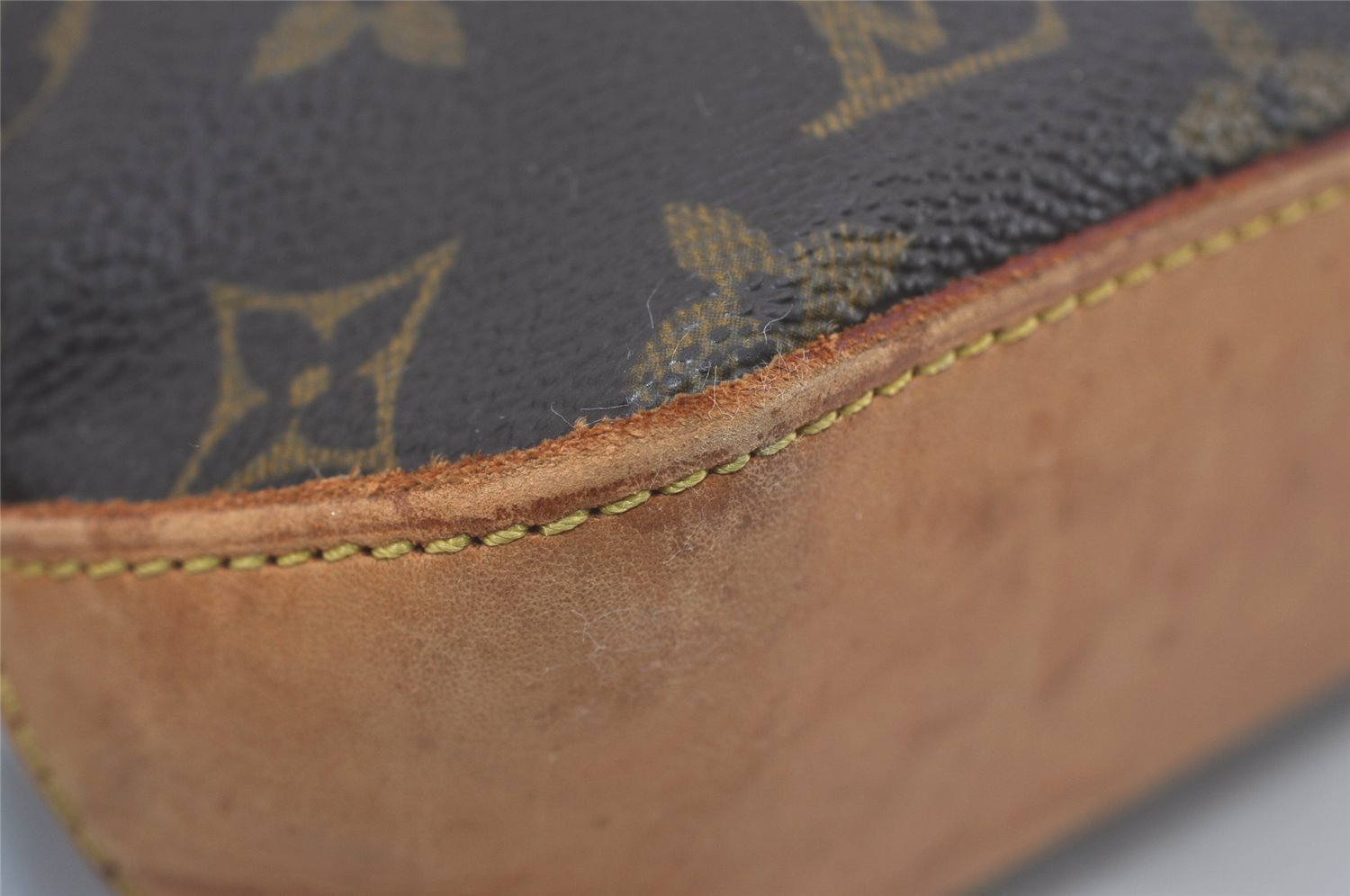 Authentic Louis Vuitton Monogram Trotteur Shoulder Cross Bag M51240 LV 4392I