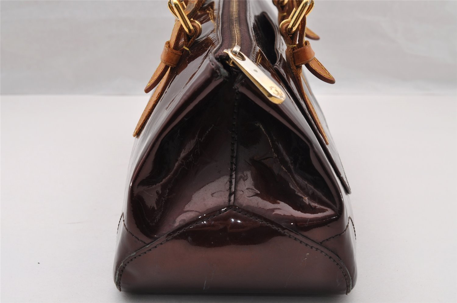 Auth Louis Vuitton Vernis Rose Wood Avenue Shoulder Bag Wine Red M93510 LV 4438I