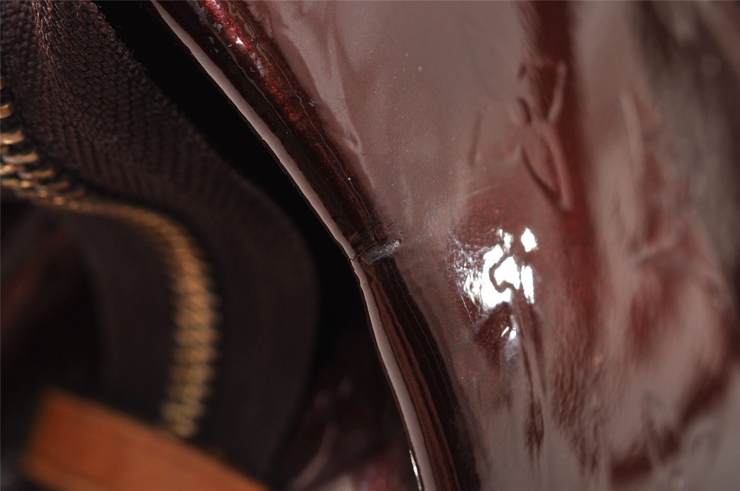 Auth Louis Vuitton Vernis Rose Wood Avenue Shoulder Bag Wine Red M93510 LV 4438I