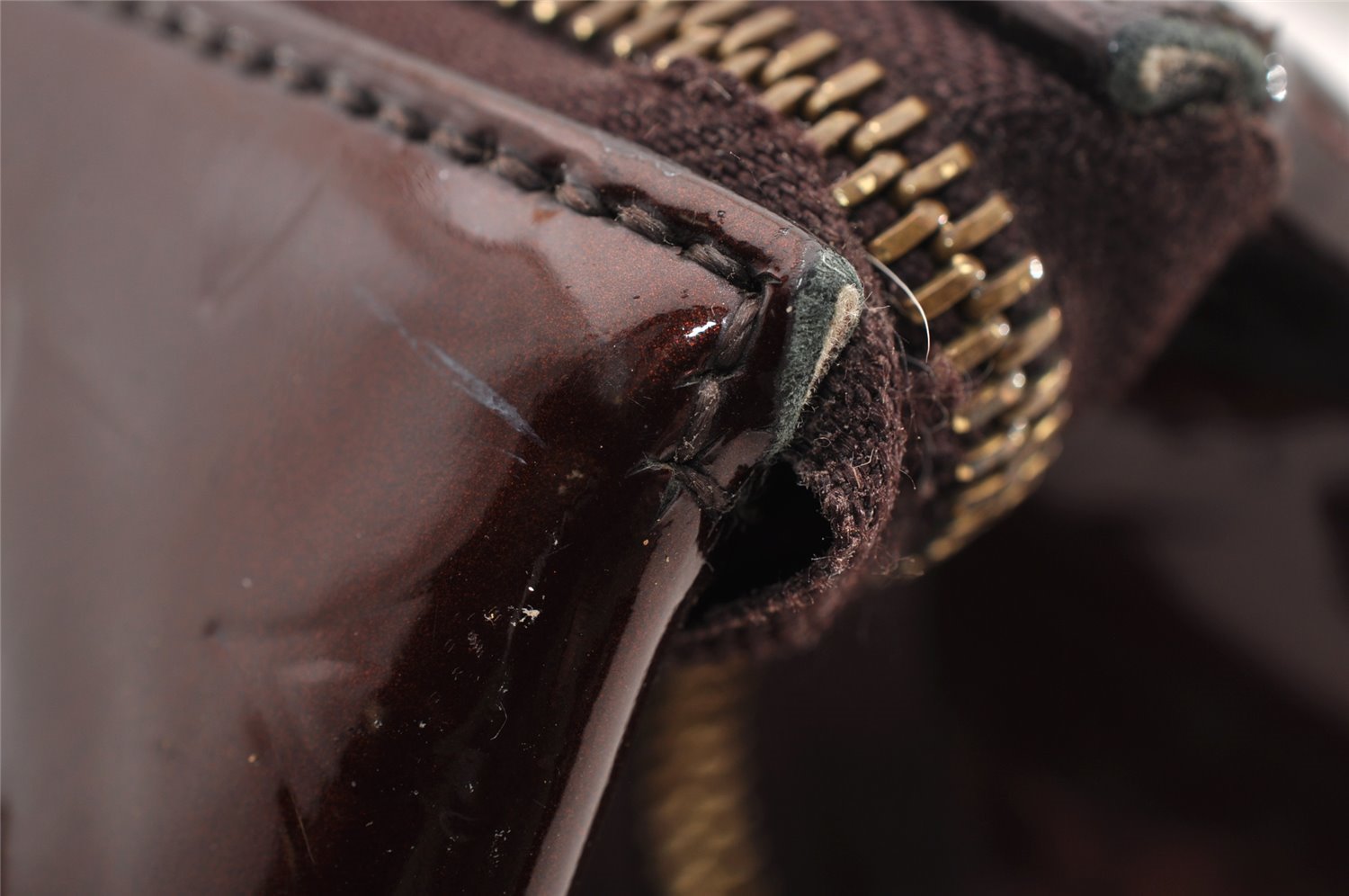 Auth Louis Vuitton Vernis Rose Wood Avenue Shoulder Bag Wine Red M93510 LV 4438I