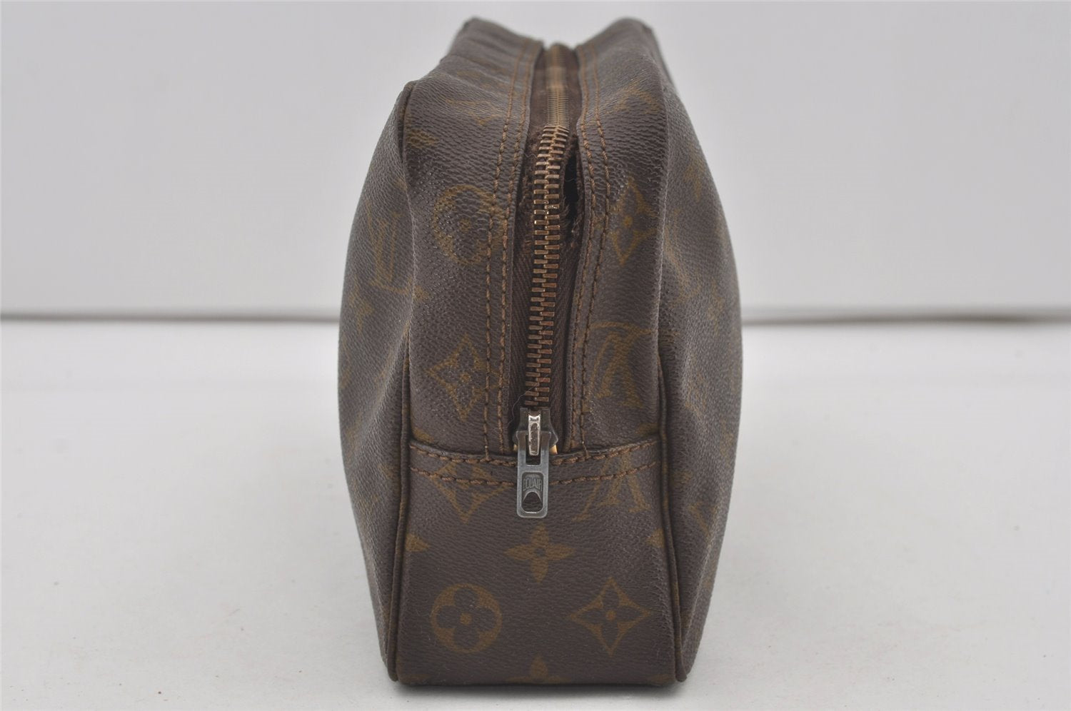 Auth Louis Vuitton Monogram Trousse Toilette 28 Clutch Hand Bag Old Model 4454I