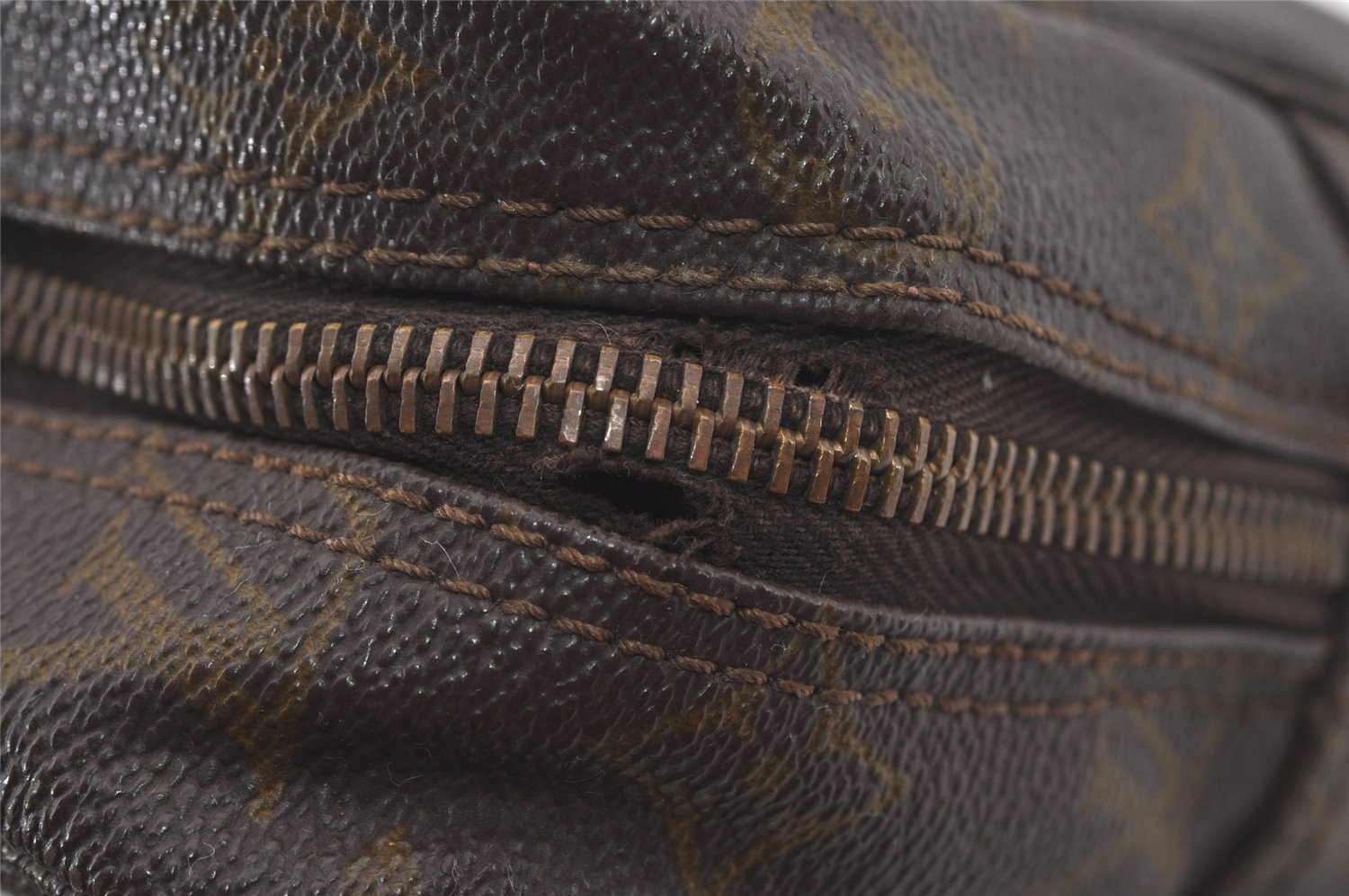 Auth Louis Vuitton Monogram Trousse Toilette 28 Clutch Hand Bag Old Model 4454I