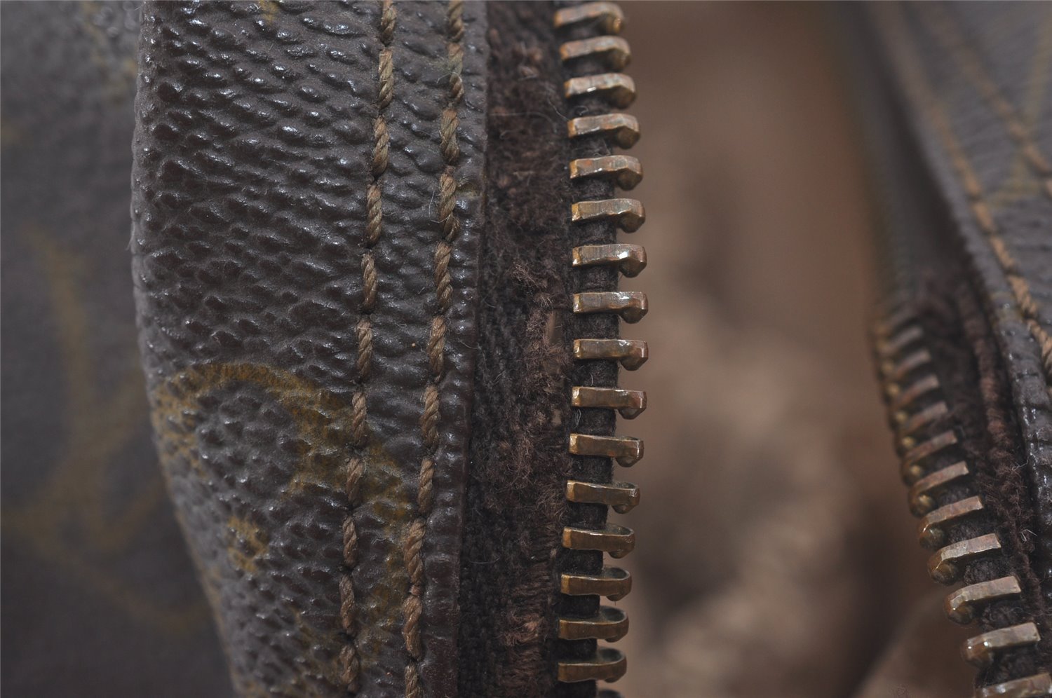 Auth Louis Vuitton Monogram Trousse Toilette 28 Clutch Hand Bag Old Model 4454I