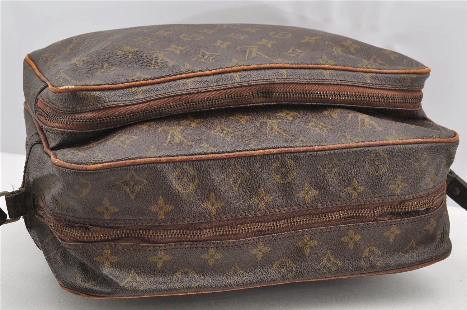 Authentic Louis Vuitton Monogram Nile 34 Shoulder Cross Body Bag Old Model 4464I