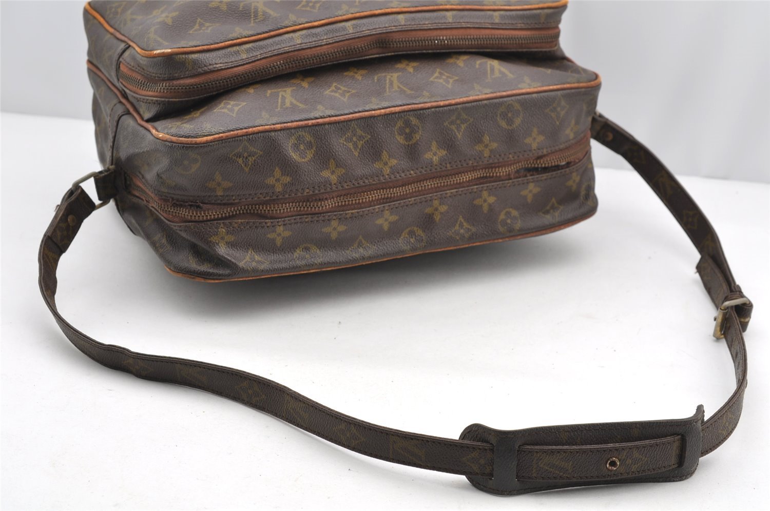 Authentic Louis Vuitton Monogram Nile 34 Shoulder Cross Body Bag Old Model 4464I