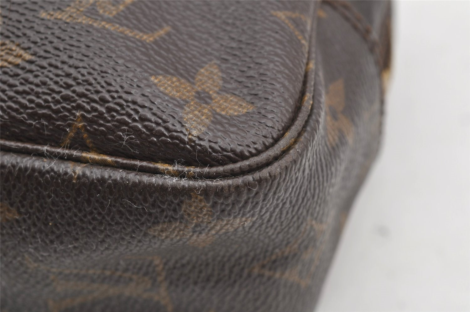 Auth Louis Vuitton Monogram Trousse Toilette 23 Clutch Hand Bag M47524 LV 4465I