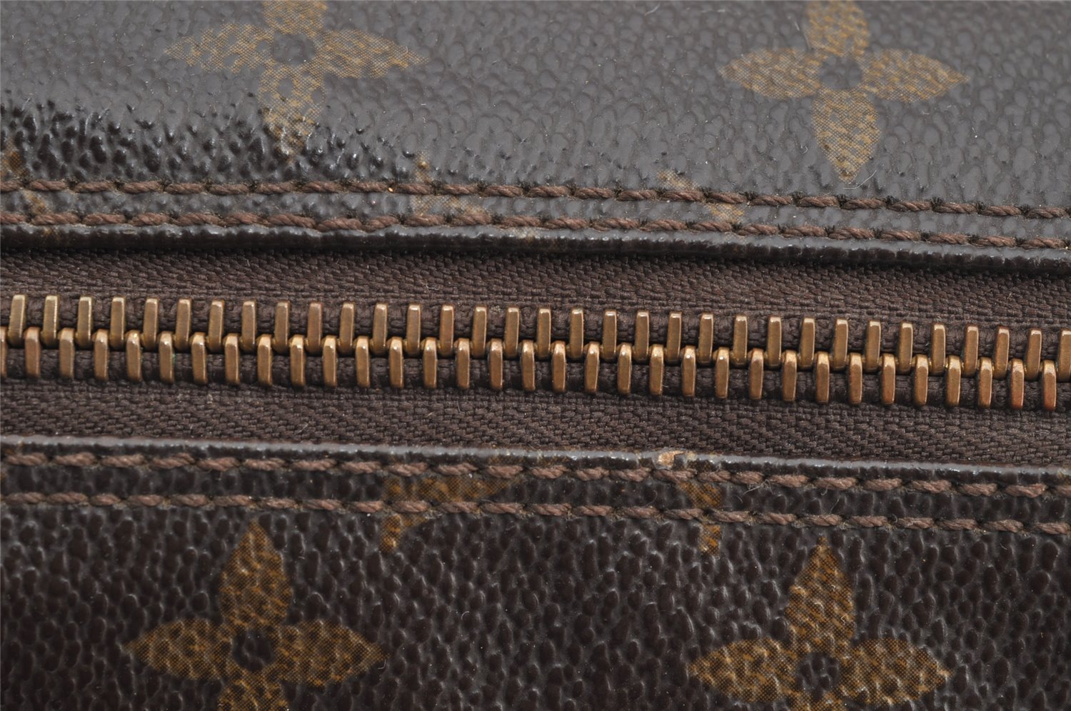 Auth Louis Vuitton Monogram Trousse Toilette 23 Clutch Hand Bag M47524 LV 4465I