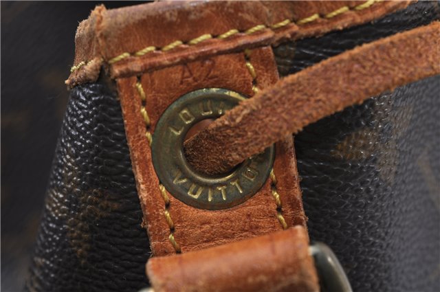 Authentic LOUIS VUITTON Monogram Noe Shoulder Bag M42224 LV 4470C