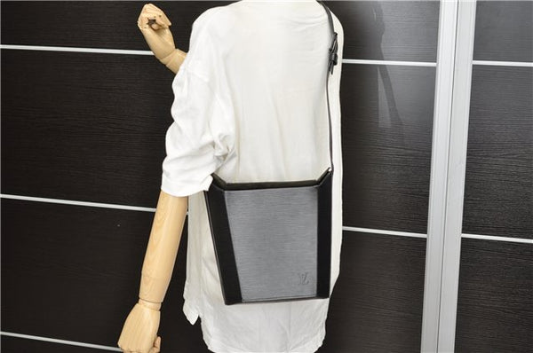 Authentic Louis Vuitton Epi Sac Seau Shoulder Bag Black M80161 LV 4474D