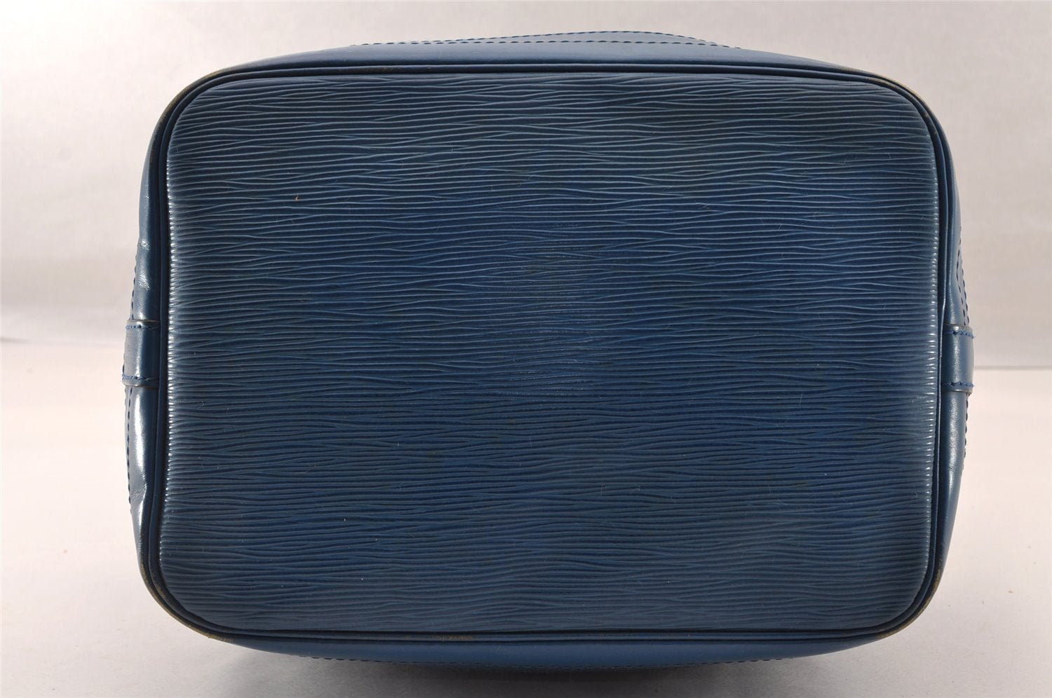 Authentic Louis Vuitton Epi Noe Shoulder Drawstring Bag Blue M44005 LV 4483I