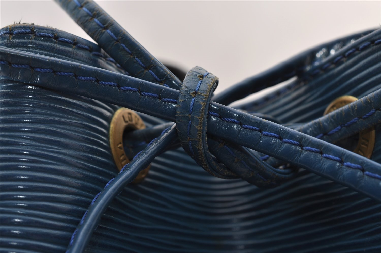 Authentic Louis Vuitton Epi Noe Shoulder Drawstring Bag Blue M44005 LV 4483I