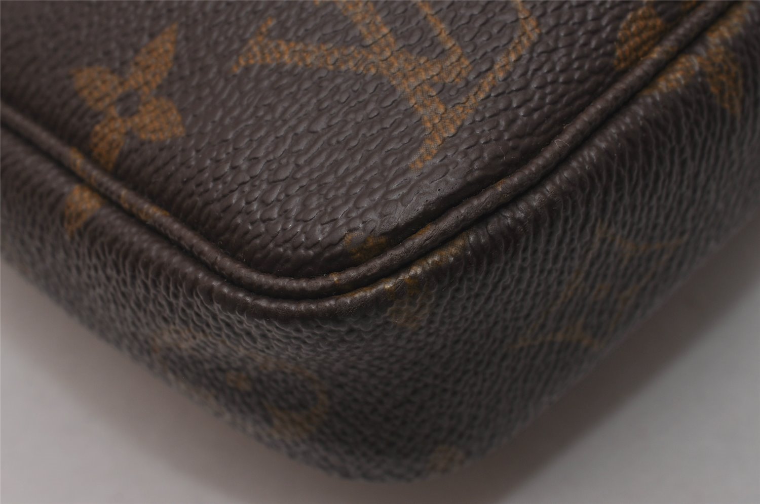Authentic Louis Vuitton Monogram Pochette Accessoires Shoulder Cross Pouch 4490I