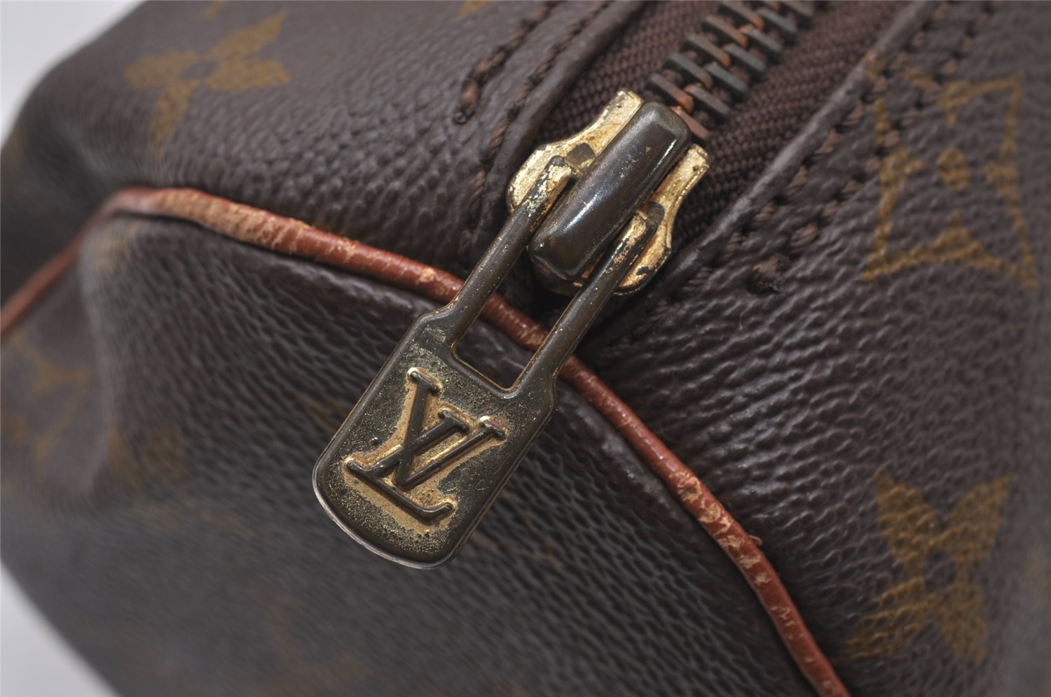 Authentic Louis Vuitton Monogram Papillon 22 Hand Bag Old Model LV 4515I