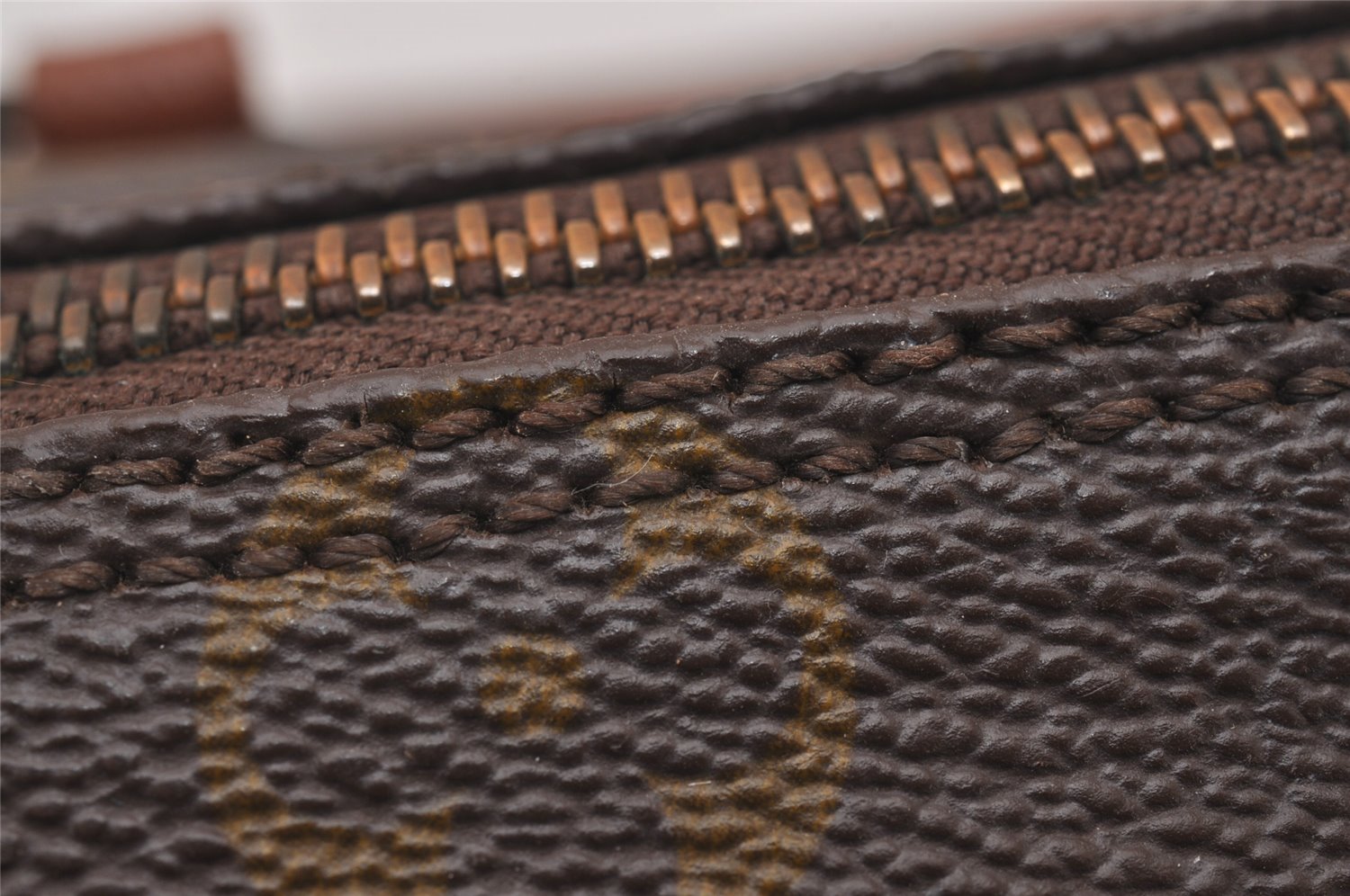 Authentic Louis Vuitton Monogram Papillon 22 Hand Bag Old Model LV 4515I