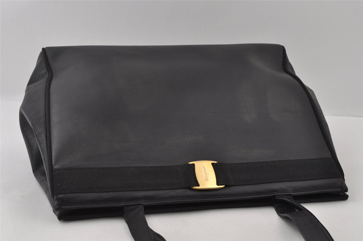 Authentic Salvatore Ferragamo Vara Shoulder Tote Bag Leather Black SF 4567I