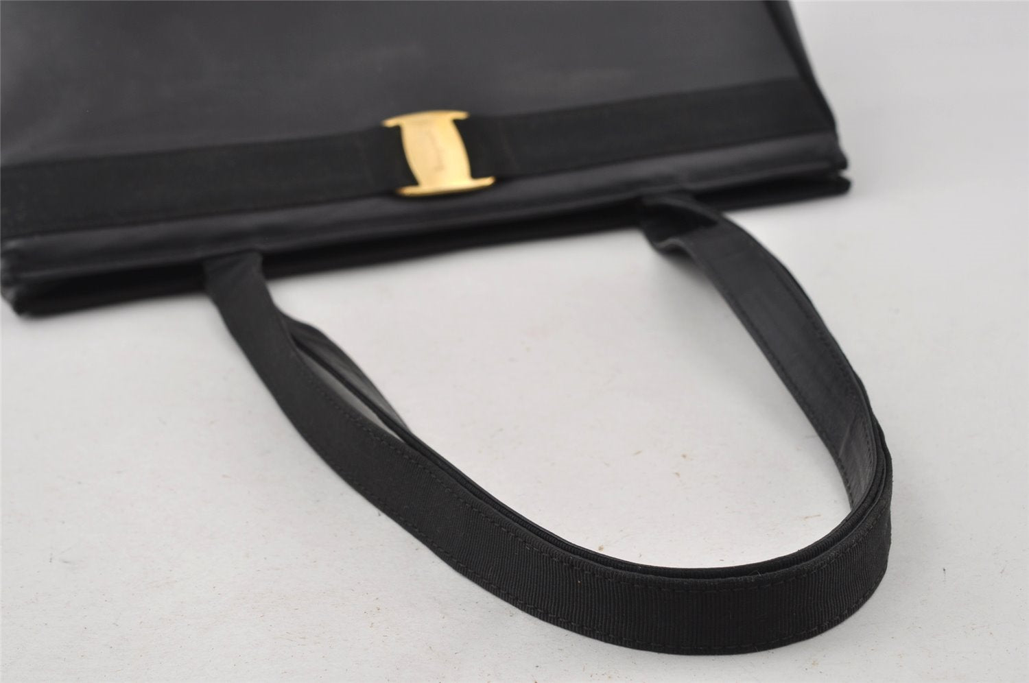 Authentic Salvatore Ferragamo Vara Shoulder Tote Bag Leather Black SF 4567I