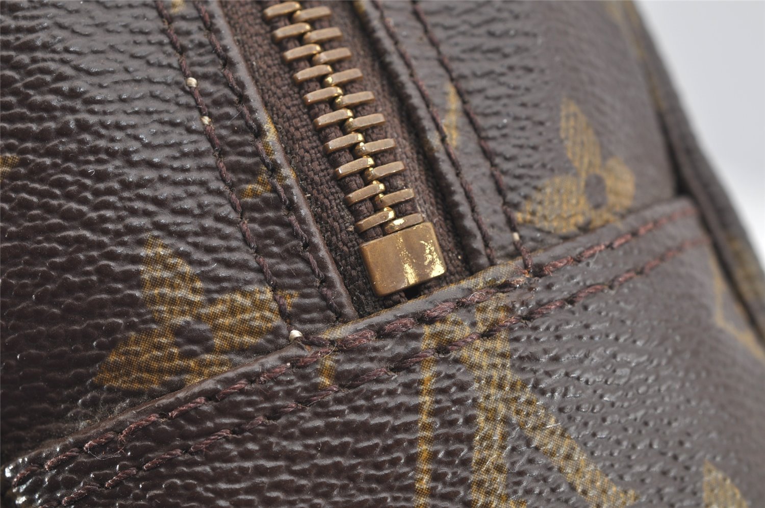 Auth Louis Vuitton Monogram Trousse Toilette 28 Clutch Hand Bag M47522 LV 4585I