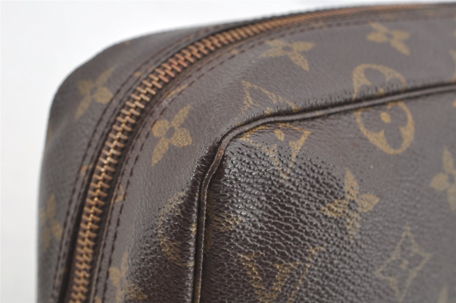 Auth Louis Vuitton Monogram Trousse Toilette 28 Clutch Hand Bag M47522 LV 4585I