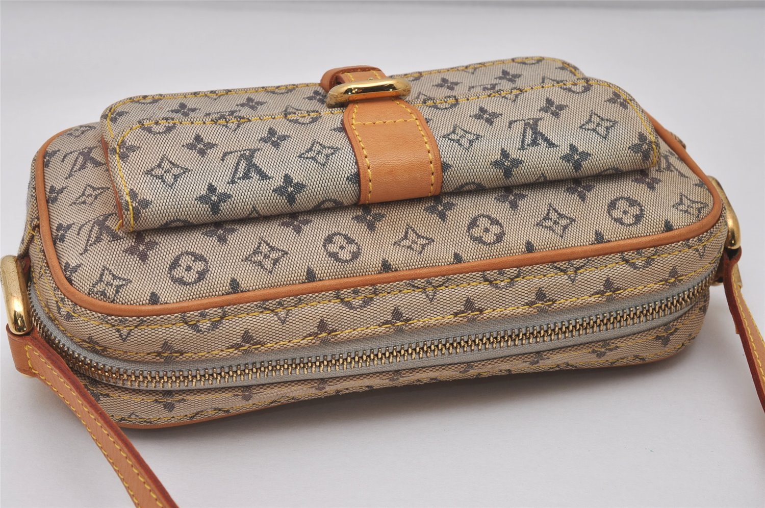 Authentic Louis Vuitton Monogram Mini Juliet MM M92004 Shoulder Cross Bag 4611I