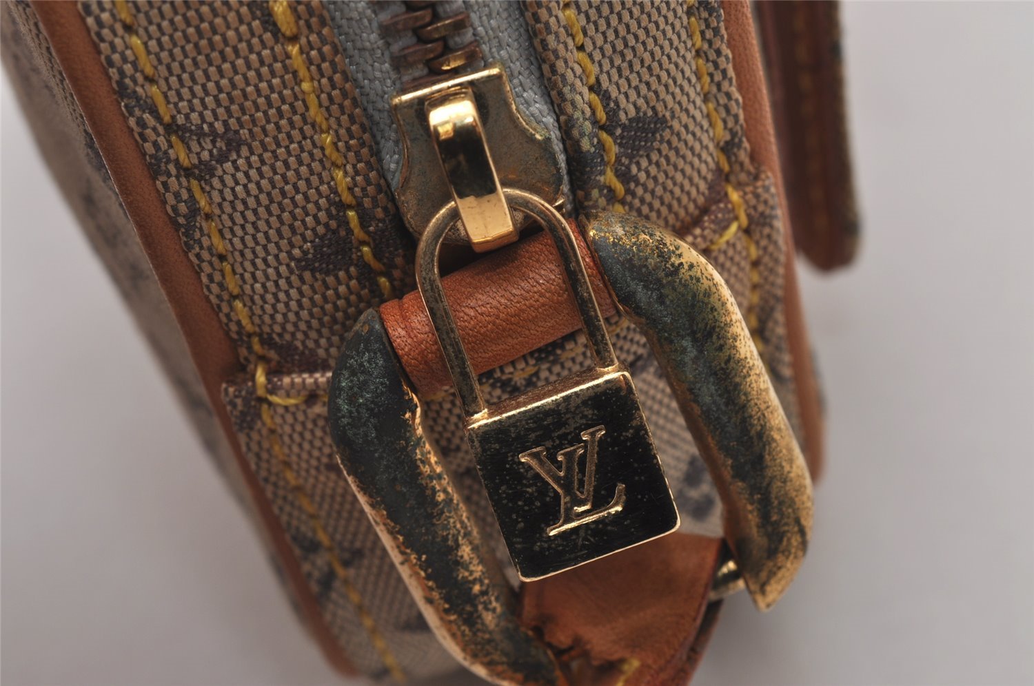 Authentic Louis Vuitton Monogram Mini Juliet MM M92004 Shoulder Cross Bag 4611I