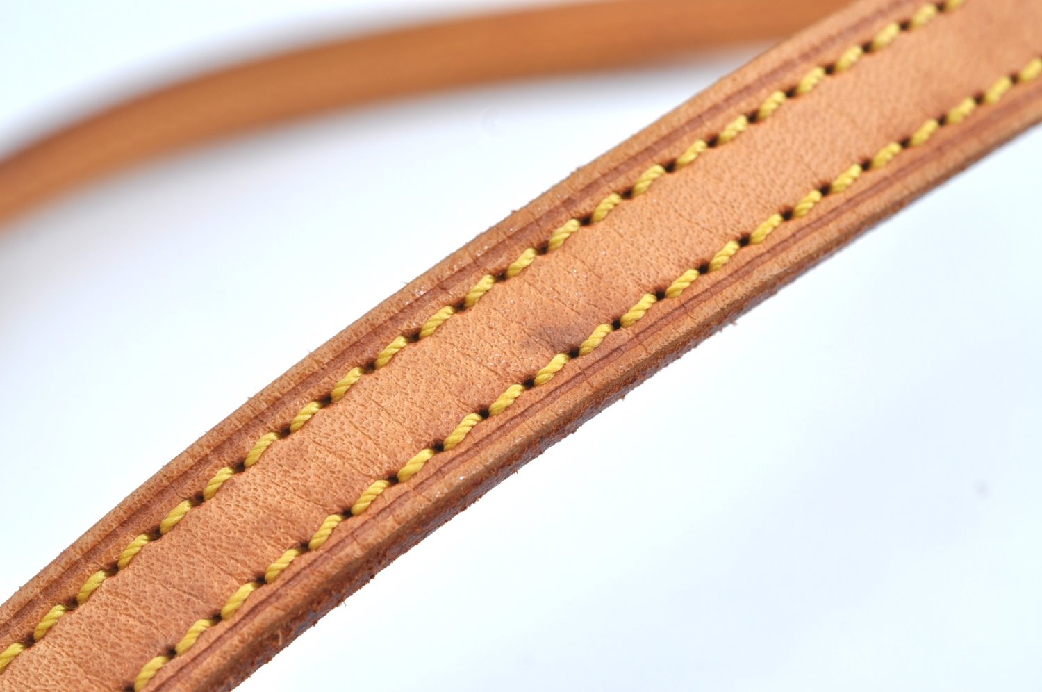 Authentic Louis Vuitton Leather Shoulder Strap Beige 47.2