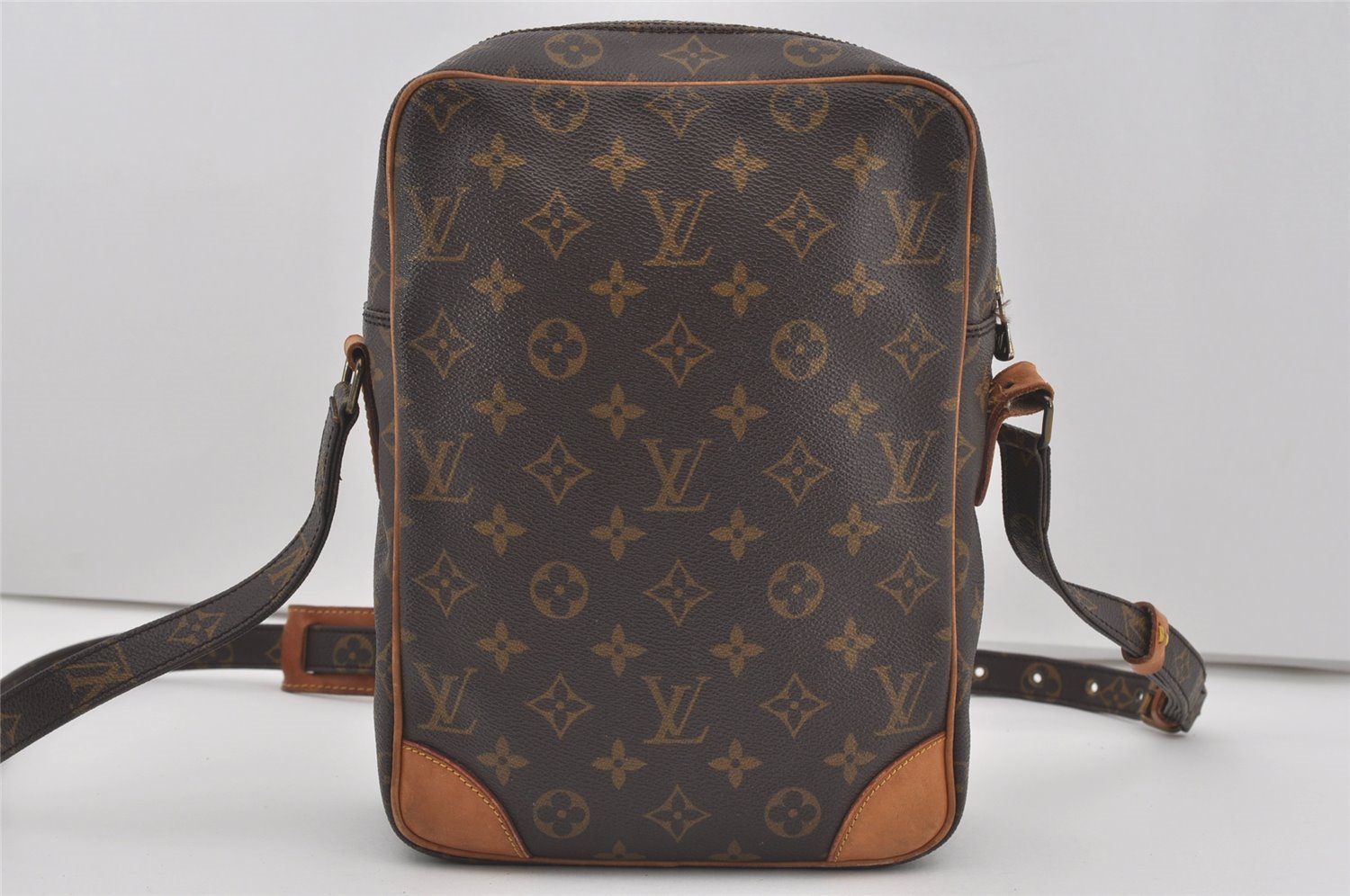 Authentic Louis Vuitton Monogram Danube GM Shoulder Cross Bag M45262 LV 4642I