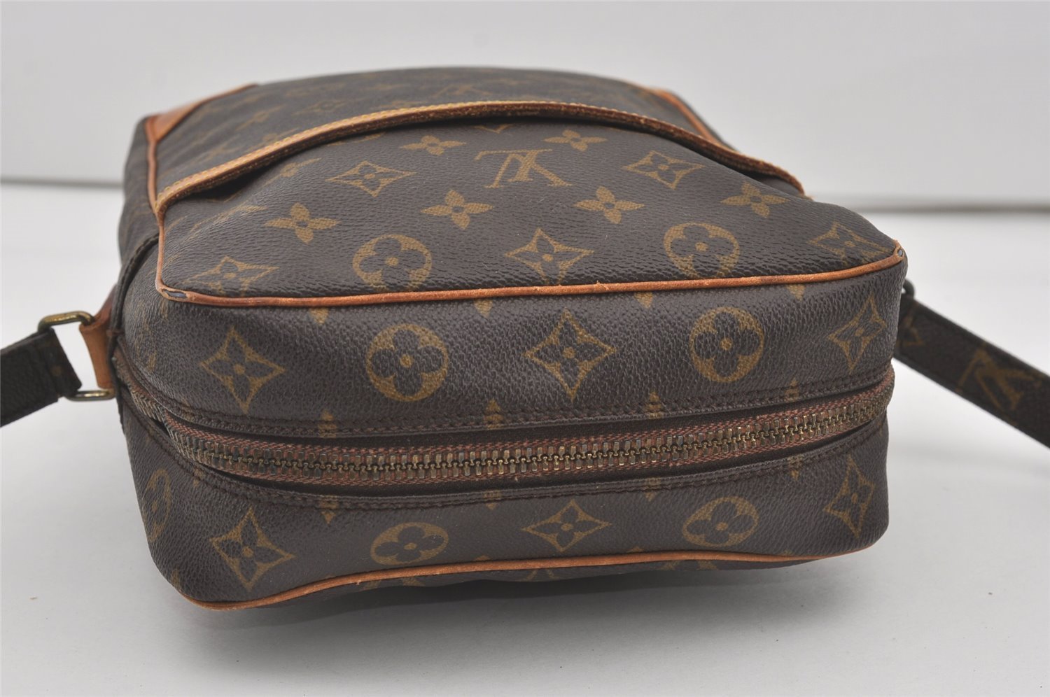 Authentic Louis Vuitton Monogram Danube GM Shoulder Cross Bag M45262 LV 4642I