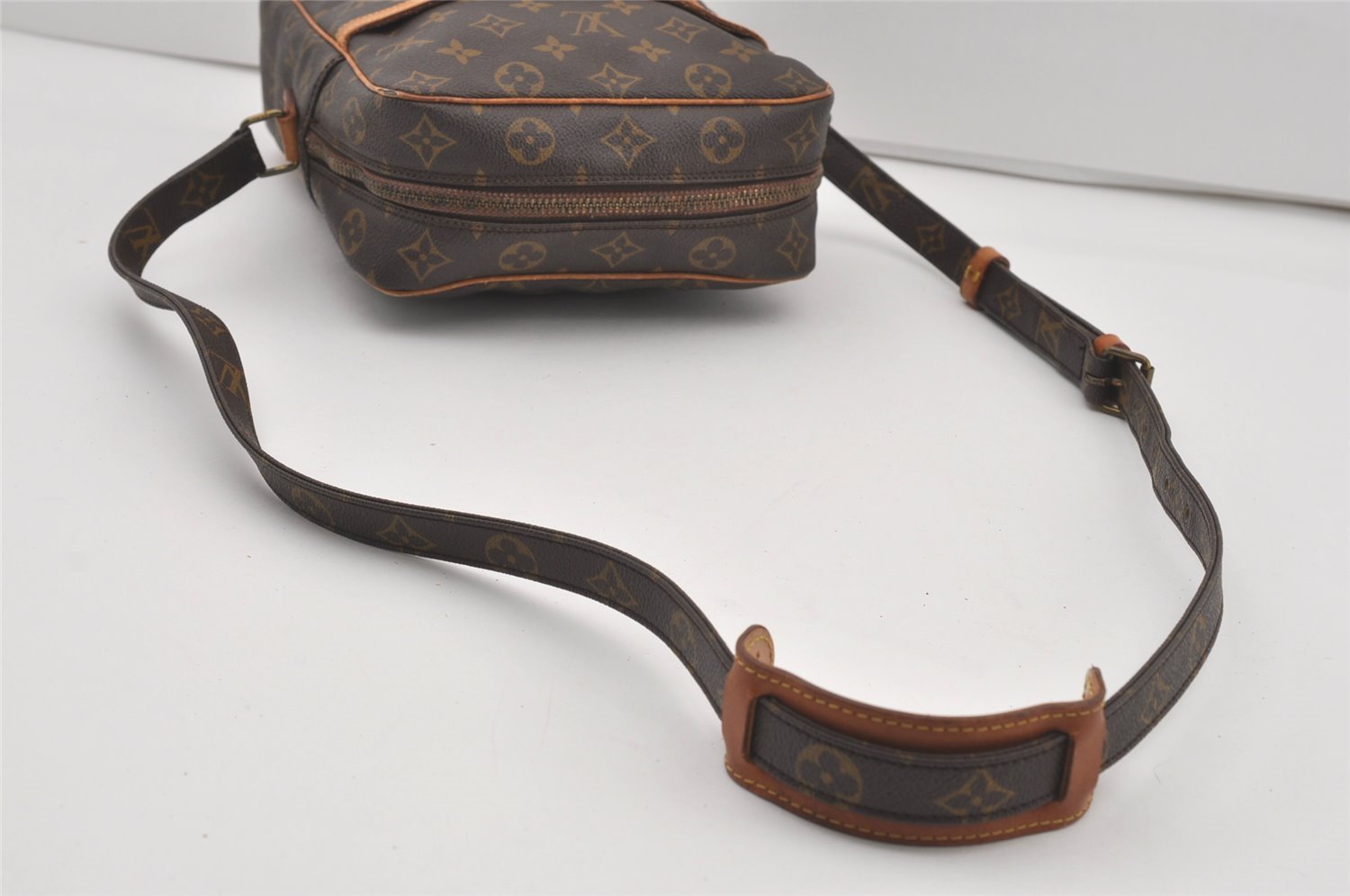 Authentic Louis Vuitton Monogram Danube GM Shoulder Cross Bag M45262 LV 4642I