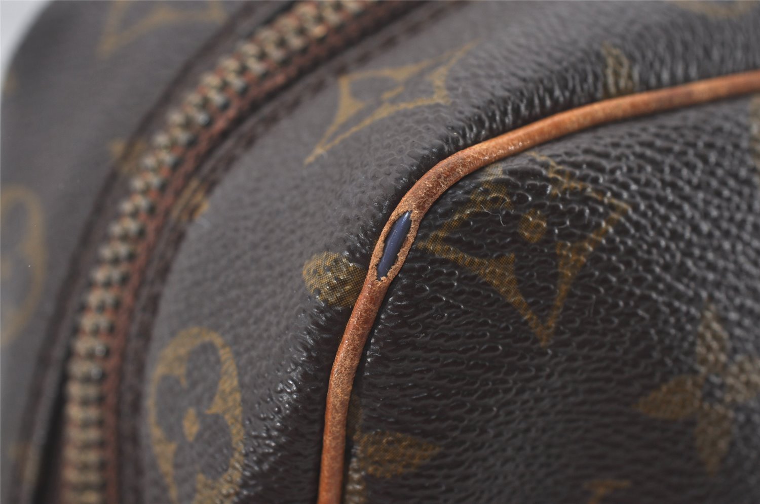 Authentic Louis Vuitton Monogram Danube GM Shoulder Cross Bag M45262 LV 4642I