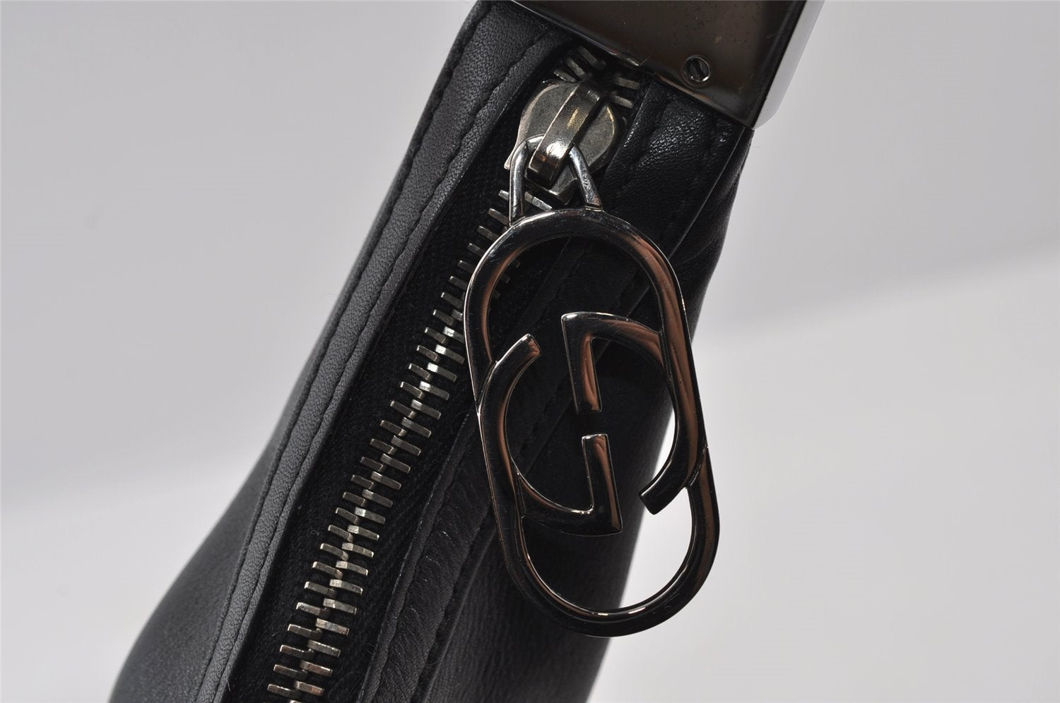 Authentic GUCCI Vintage Shoulder Bag Purse Leather 0013811 Black 4673I